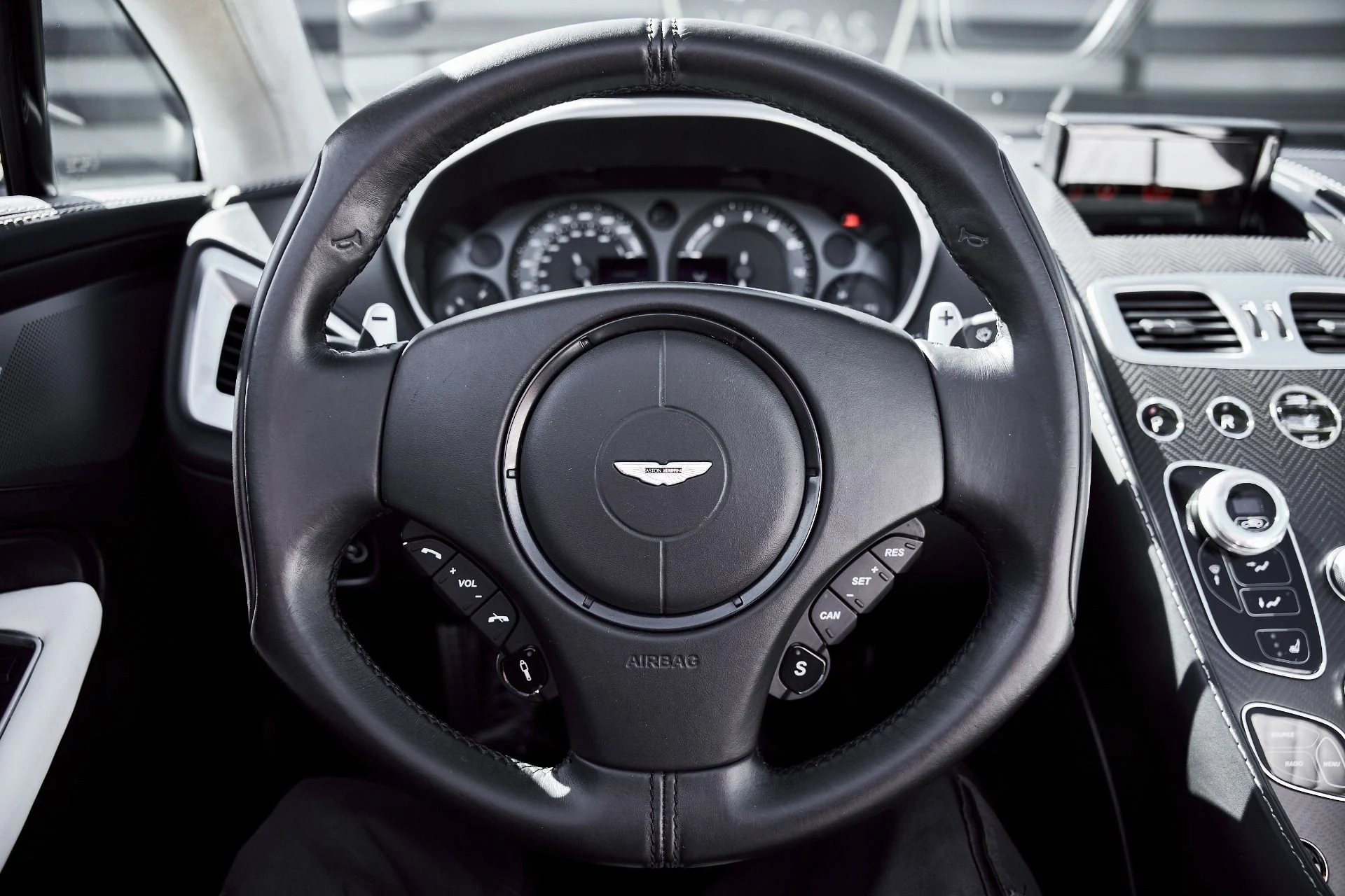 mph051_1212693572_Used_2017_Aston_Martin_Vanquish_Volante_1773797529_608a38c2d8