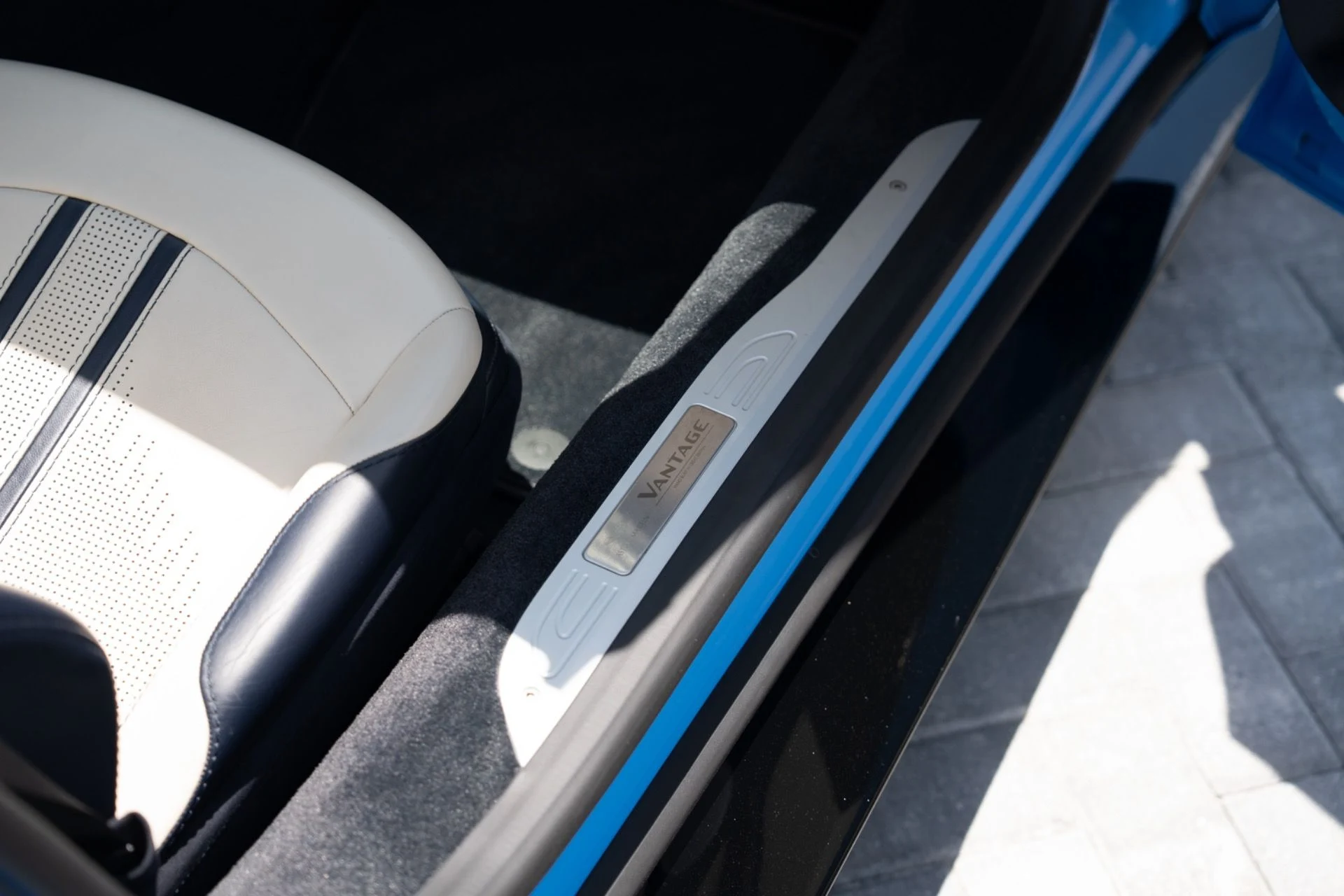 mph051_1252996545_Used_2021_Aston_Martin_Vantage_1781043648_8b3a2830f7