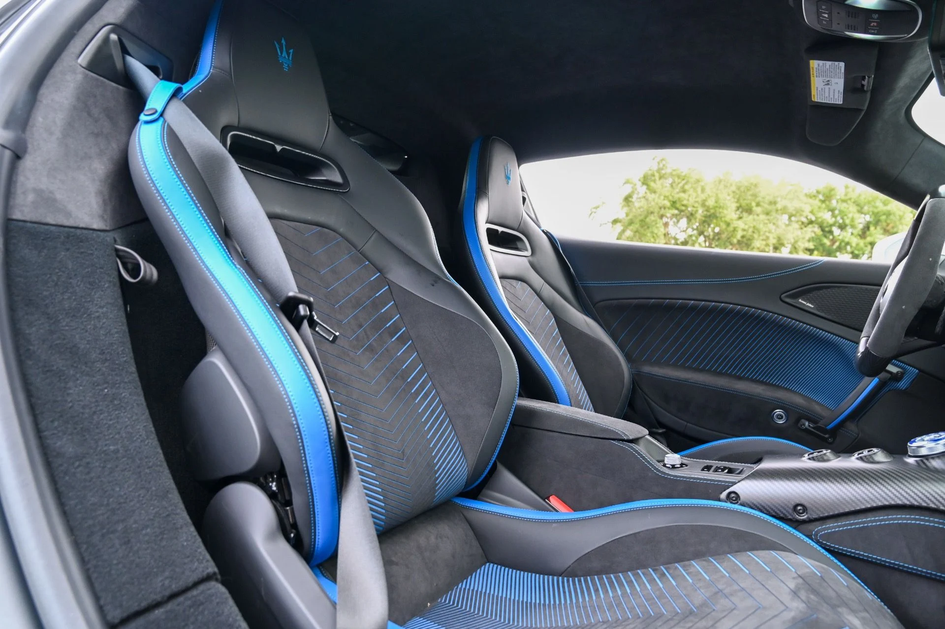 mph051_1307455918_Used_2022_Maserati_MC_20_1715696672_3c74b2b6e6