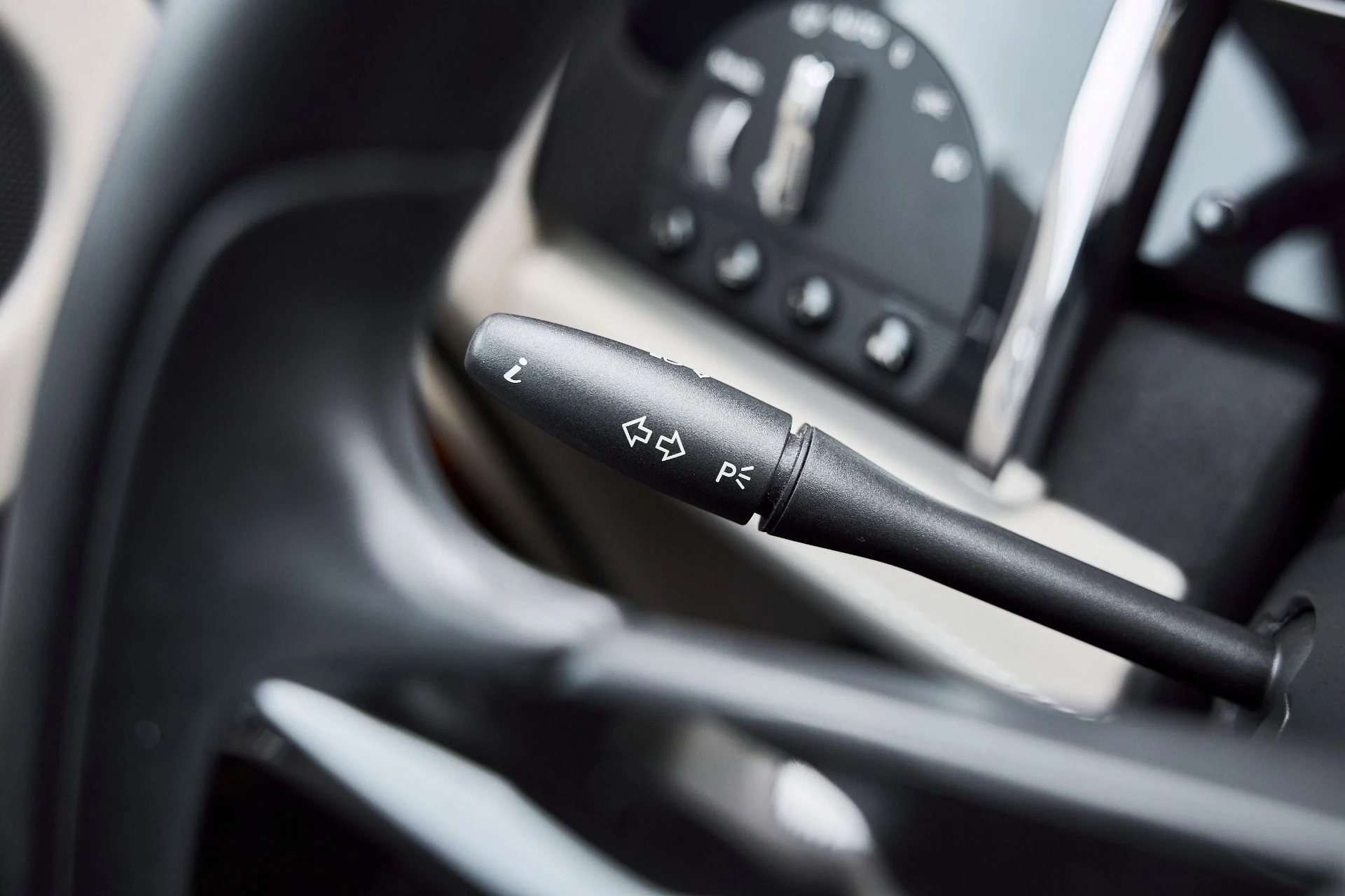 mph051_1323695311_Used_2014_Rolls_Royce_Wraith_Base_1767151035_5ca0035656