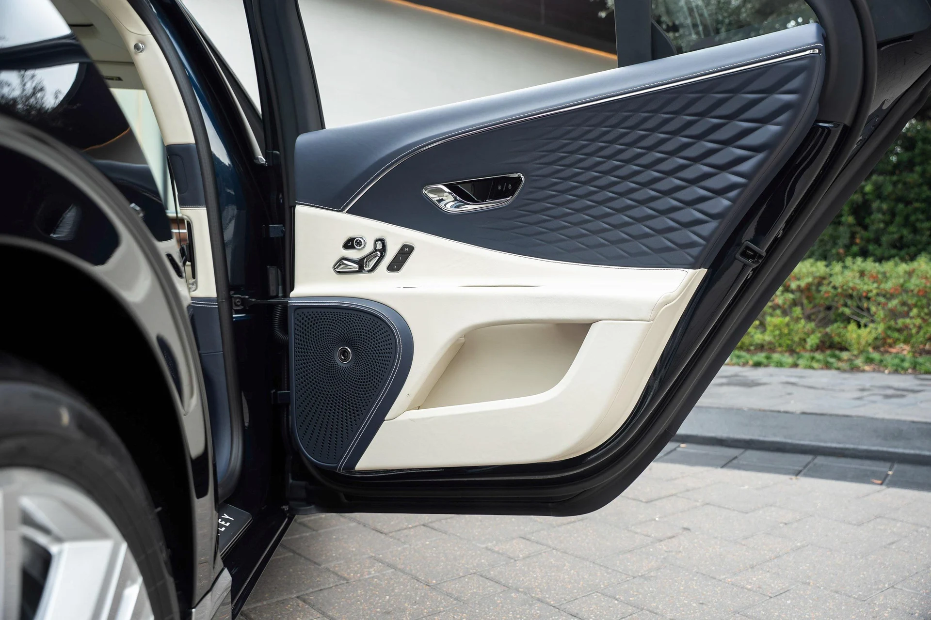 mph051_1332362137_477619930_695e14f2511ab76ffaffbc76_949929a50f