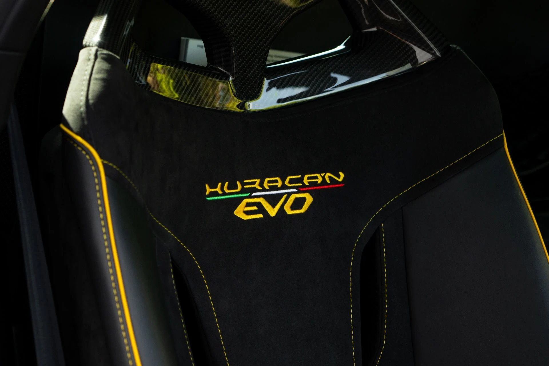 mph051_1371567542_Used_2022_Lamborghini_Huracan_EVO_1764129423_6cdcd4b2aa