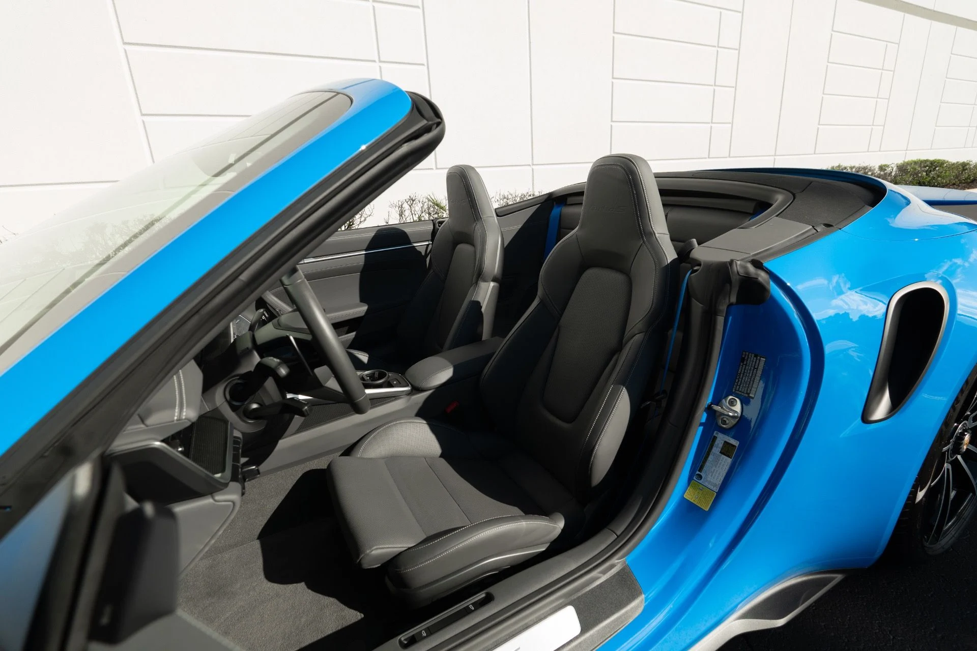 mph051_1373278359_Used_2023_Porsche_911_Turbo_S_1759285536_0abfd4e042