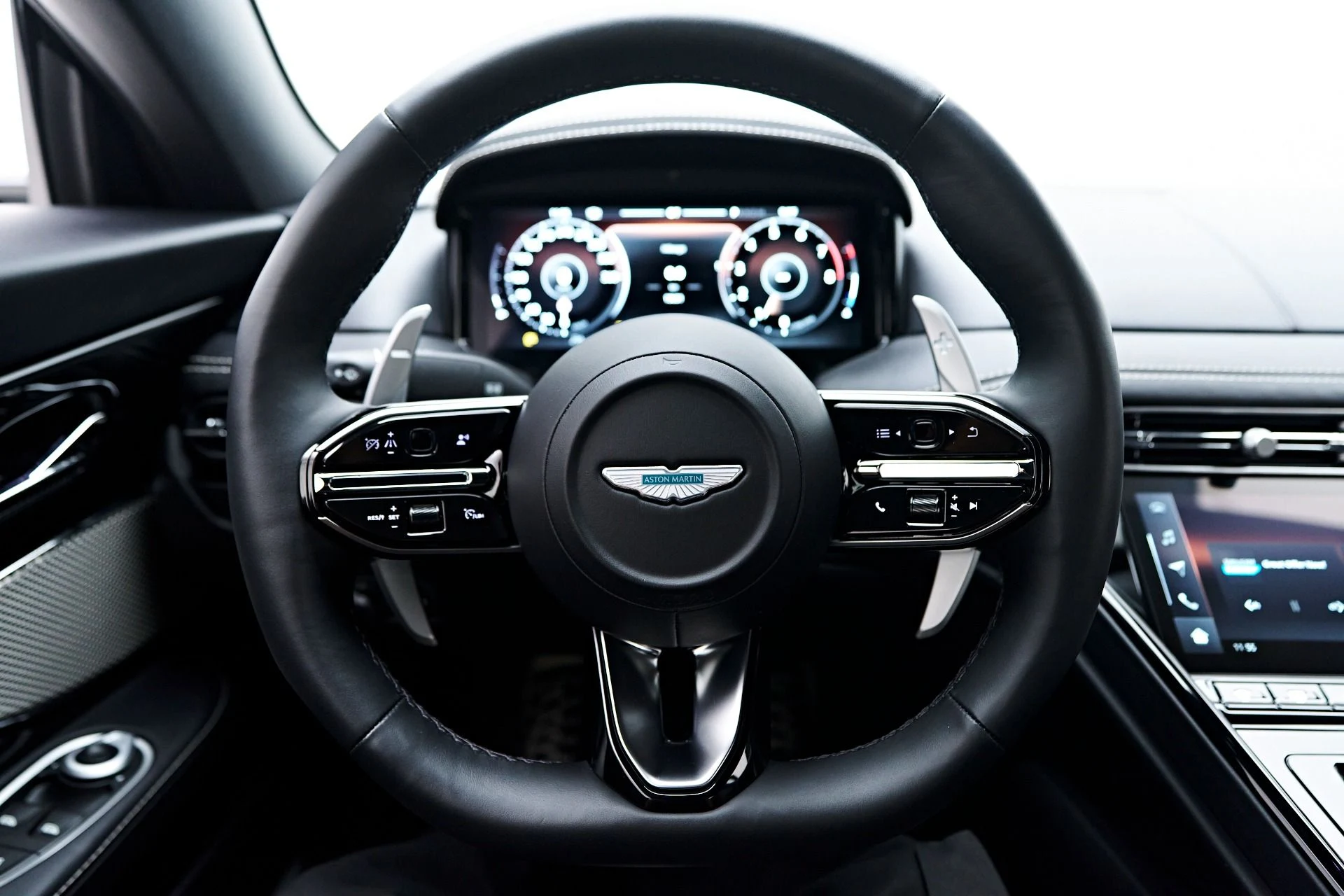 mph051_1397047455_Used_2024_Aston_Martin_DB_12_1755890655_1741832658