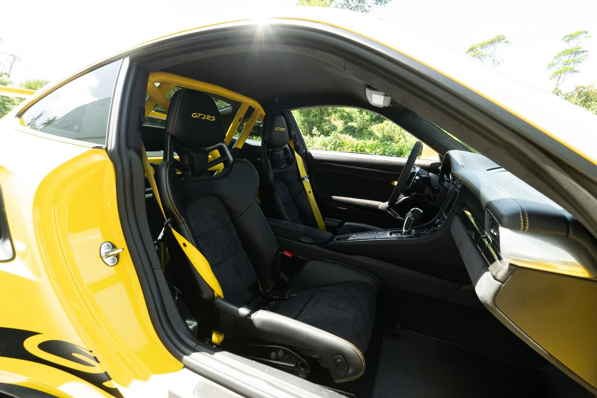 mph051_1442571542_Used_2016_Porsche_911_GT_3_RS_1759258401_ecb2b2b5ba