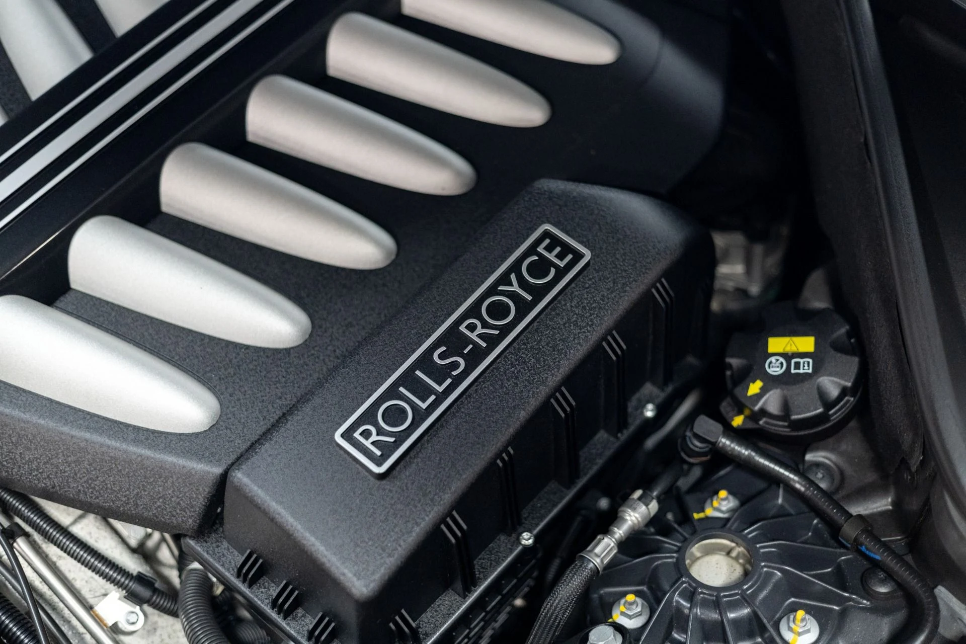 mph051_1469052748_Used_2015_Rolls_Royce_Ghost_1760219601_c9d02ed07e