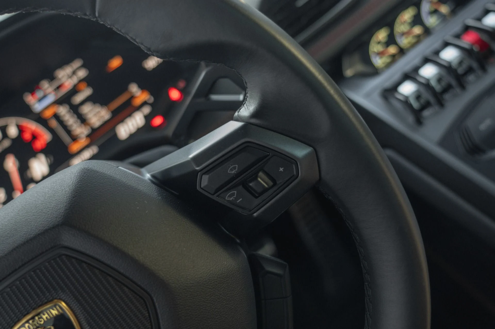 mph051_147857704_Used_2015_Lamborghini_Huracan_LP_610_4_1761343879_01bbf09b9f