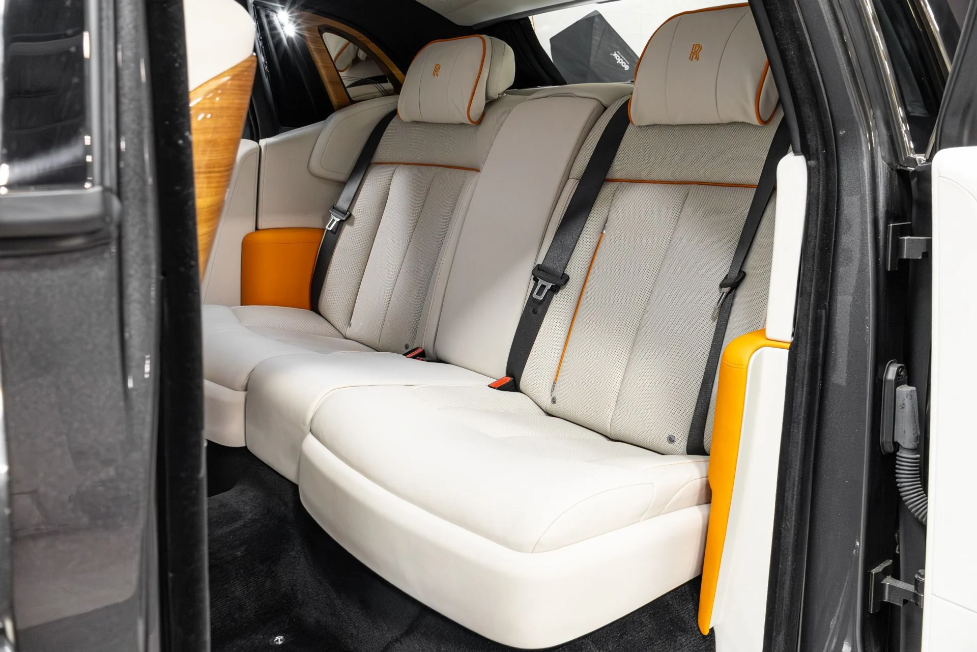 mph051_149727432_Used_2019_Rolls_Royce_Phantom_1770350910_9f78667de9