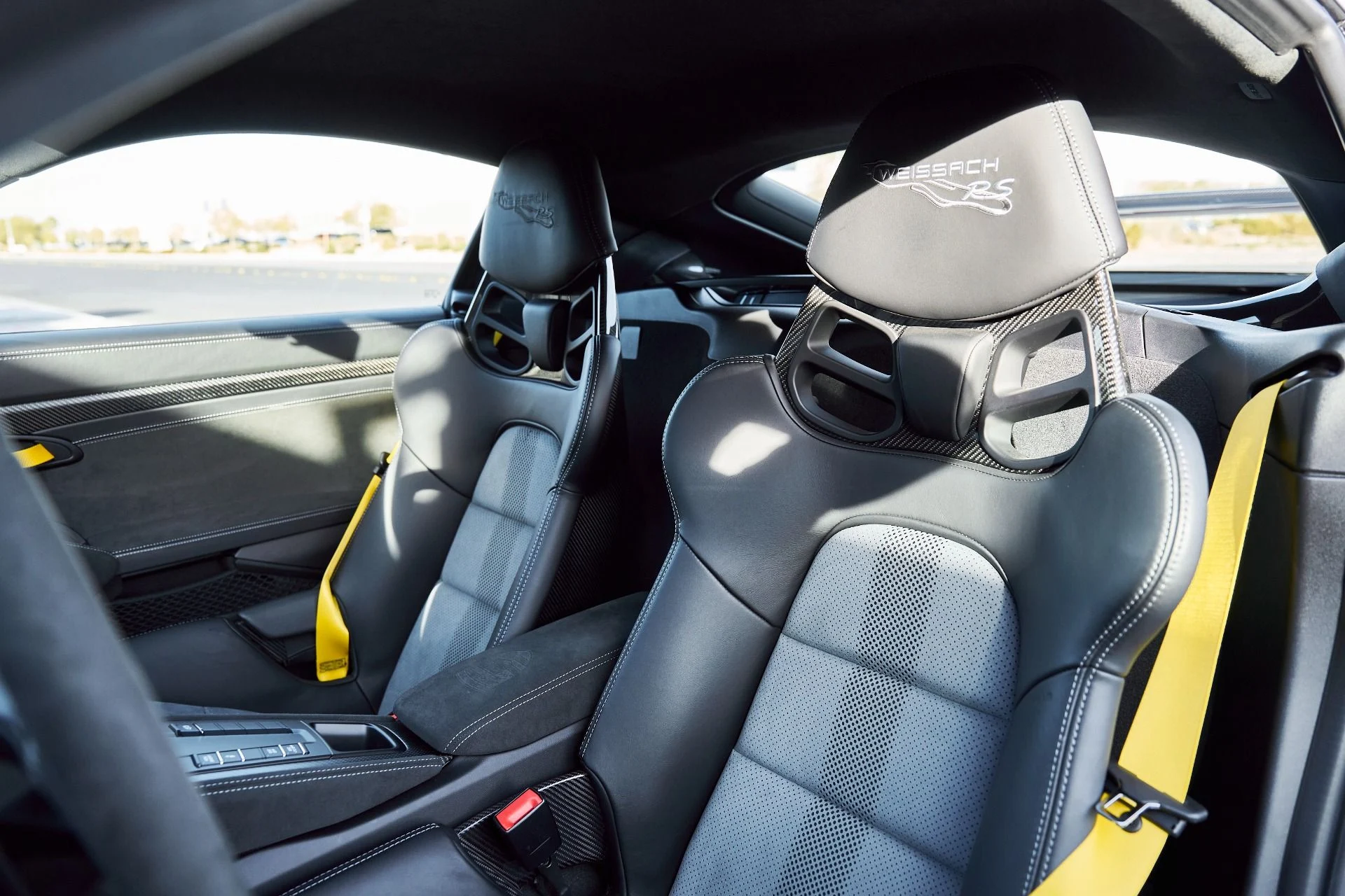 mph051_1500105585_Used_2024_Porsche_718_Cayman_GT_4_RS_1766514233_a3ac662642