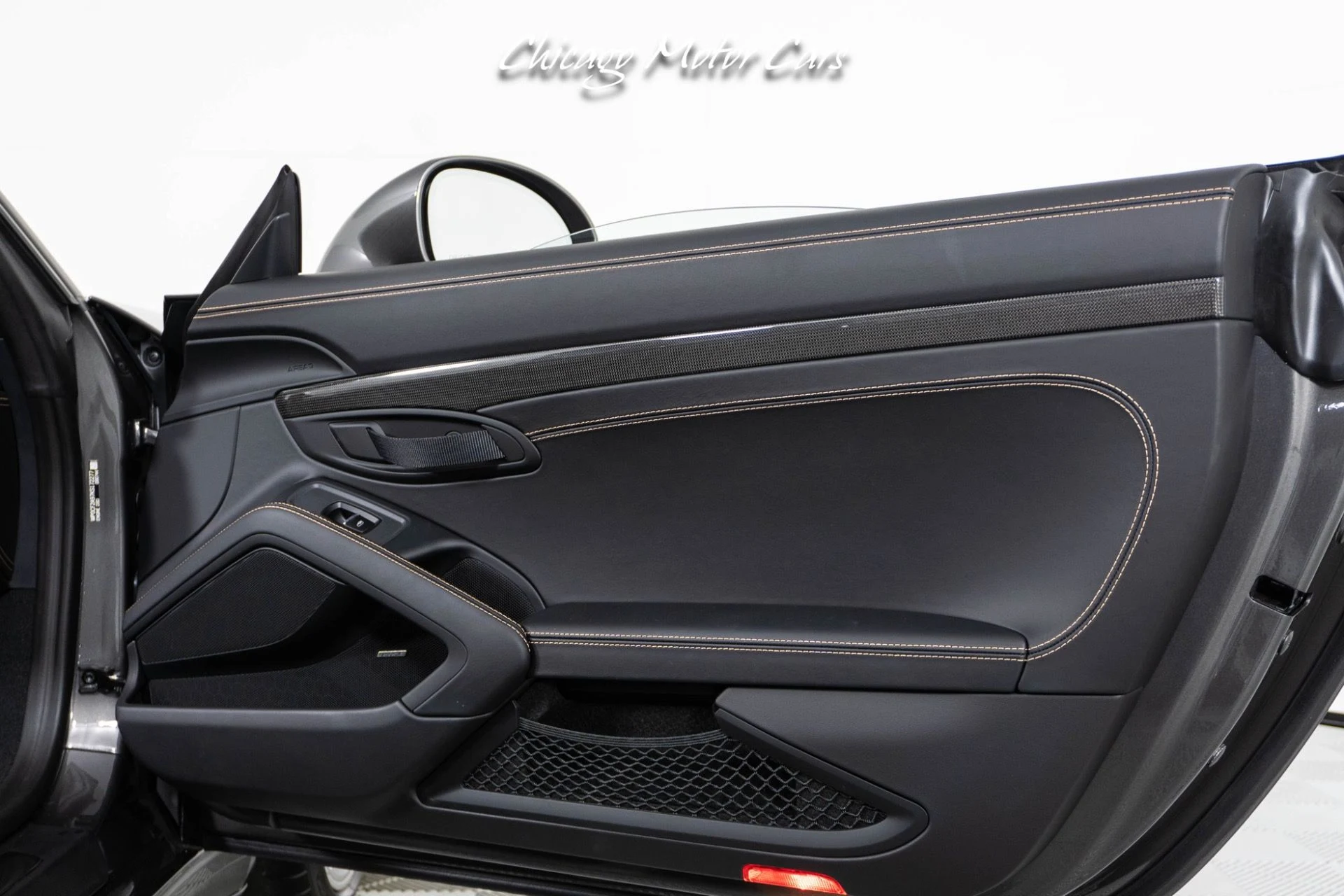 mph051_1501997102_13457_p52_l_0793534cad