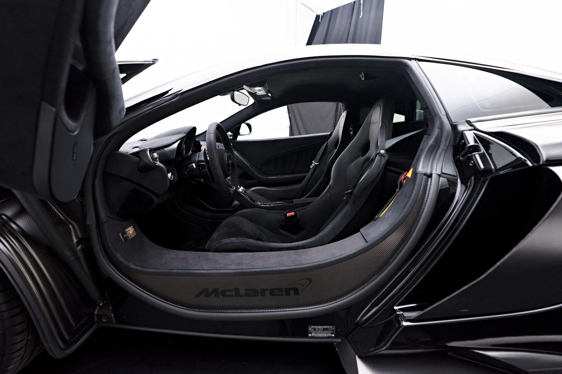 mph051_1506705897_Used_2016_Mc_Laren_675_LT_Base_1756862778_b6ba1a39a7