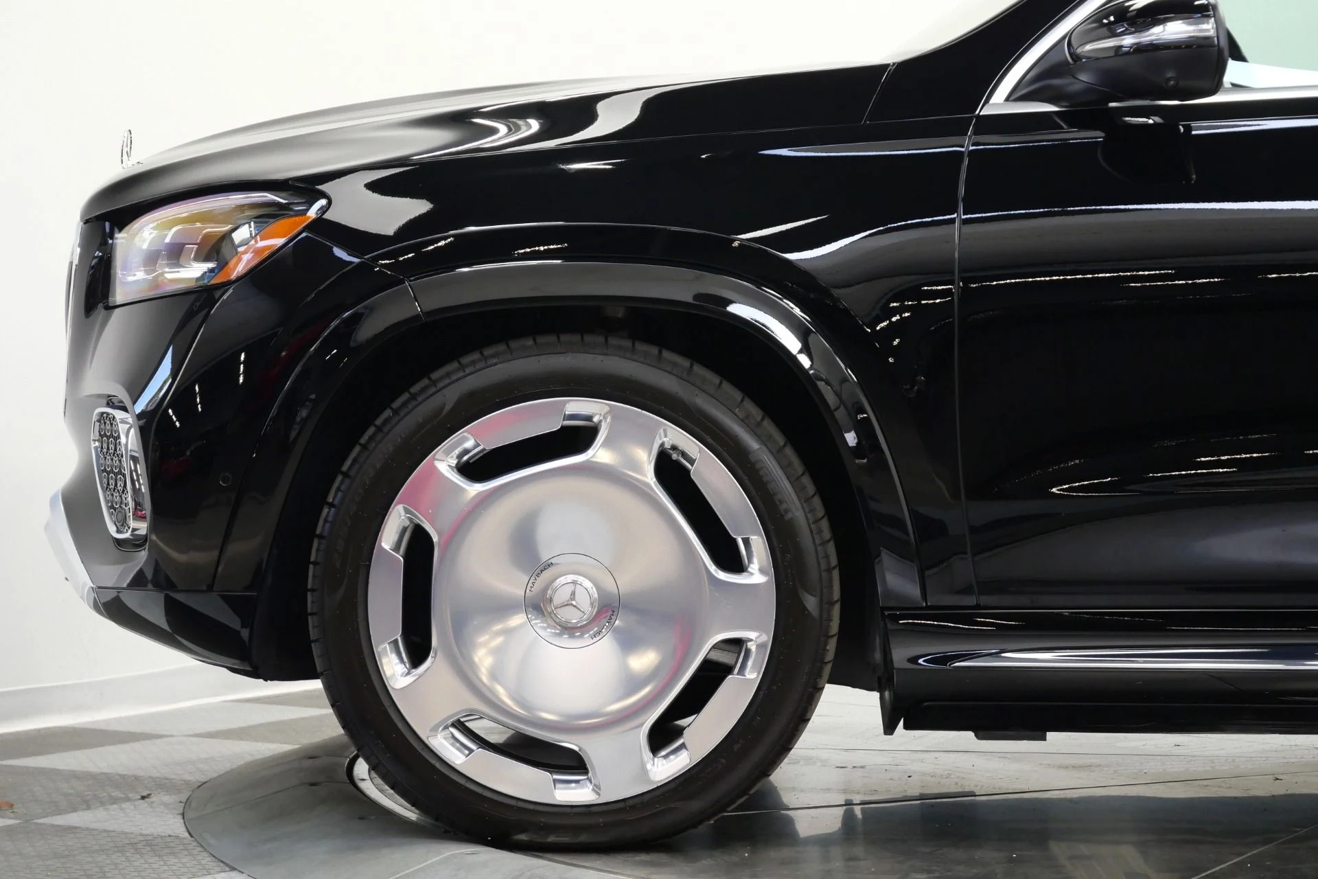 mph051_1557760693_Used_2025_Mercedes_Benz_Maybach_GLS_600_4_MATIC_Monoblock_Wheels_4_Seat_Configuration_Rear_Entertainment_1776793710_21b1efa396