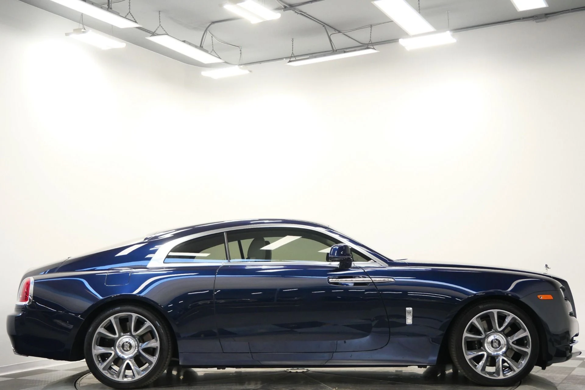 mph051_1584603250_Used_2019_Rolls_Royce_Wraith_The_Wraith_Package_Starlight_Headliner_Surround_Cameras_1773246282_9585f74350