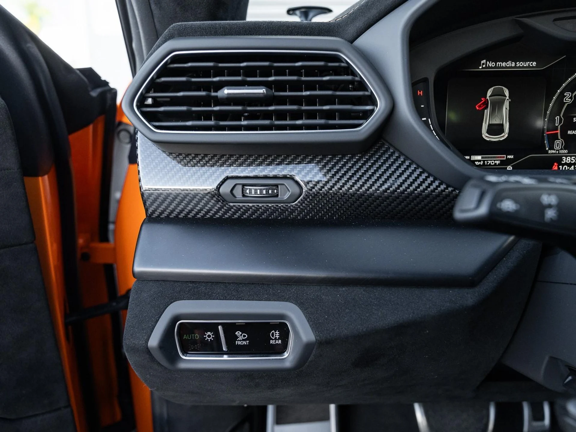 mph051_1587763018_Used_2023_Lamborghini_Urus_Performante_1763068053_2d893ab3b6