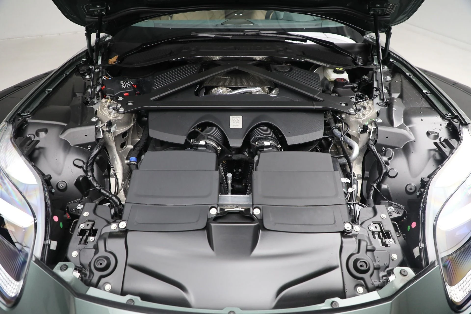 mph051_1598663109_New_2025_Aston_Martin_DB_12_Volante_05b62a2fdf