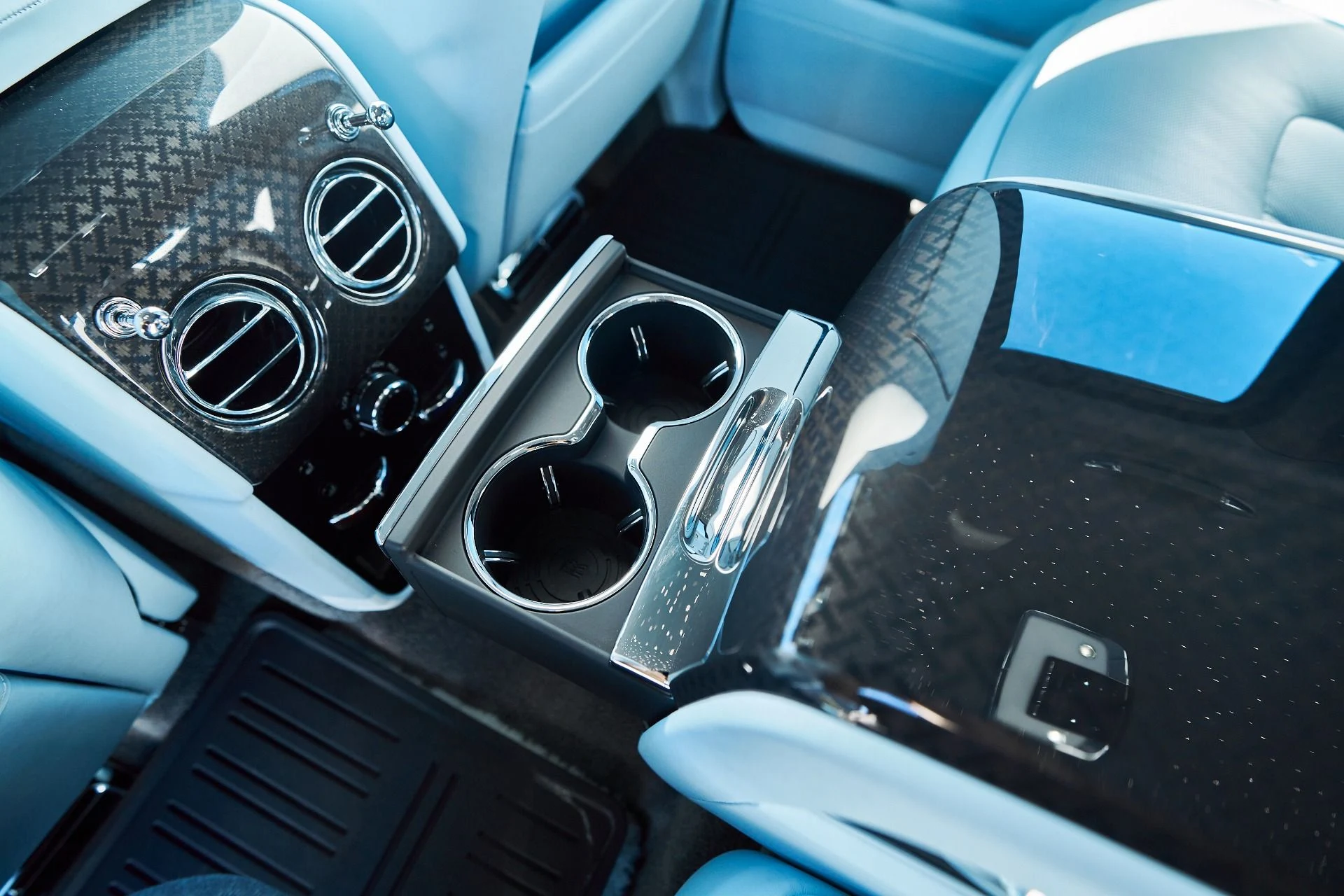 mph051_163292630_Used_2022_Rolls_Royce_Cullinan_Black_Badge_1765411103_b33d9b8bd1