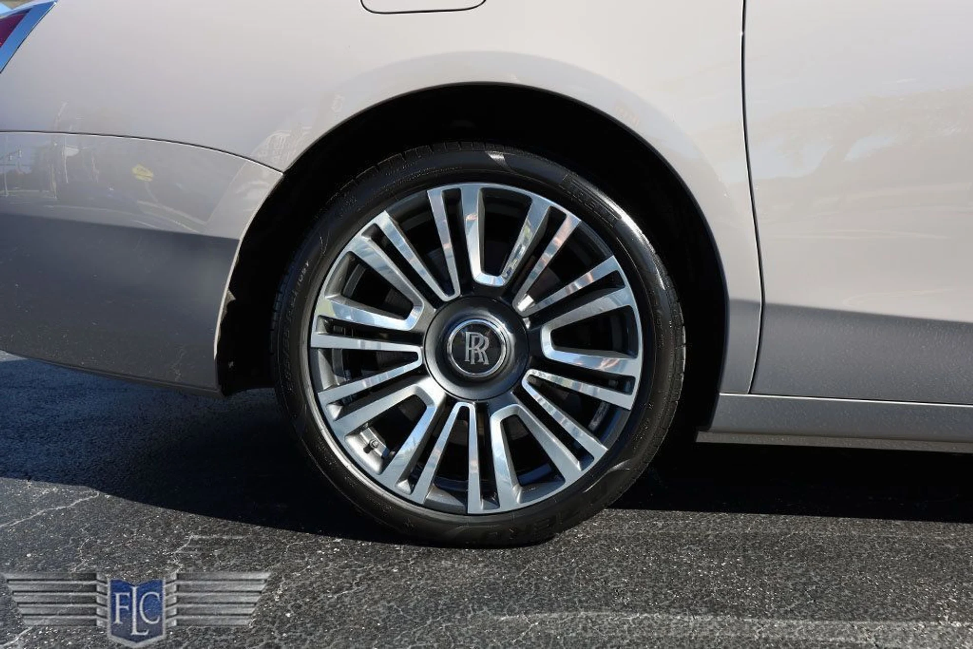 mph051_1647640880_used_2021_rolls_royce_ghost_sedan_6305_22950385_52_1024_1be39eb489