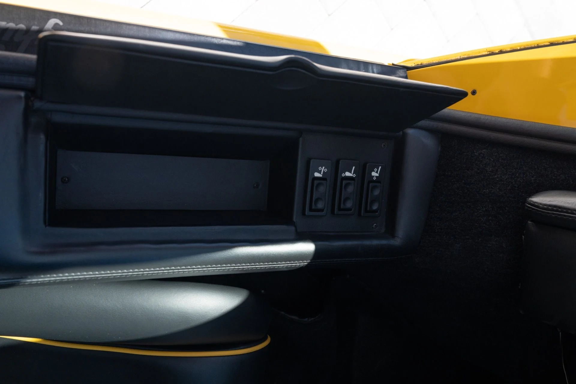 mph051_1655938311_Used_1989_Lamborghini_Countach_25th_Anniversary_1793038200_090cdec5cf