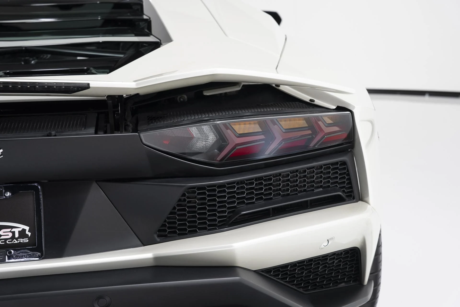 mph051_1660924489_Used_2018_Lamborghini_Aventador_LP_740_4_S_1752175814_6d1594fac8