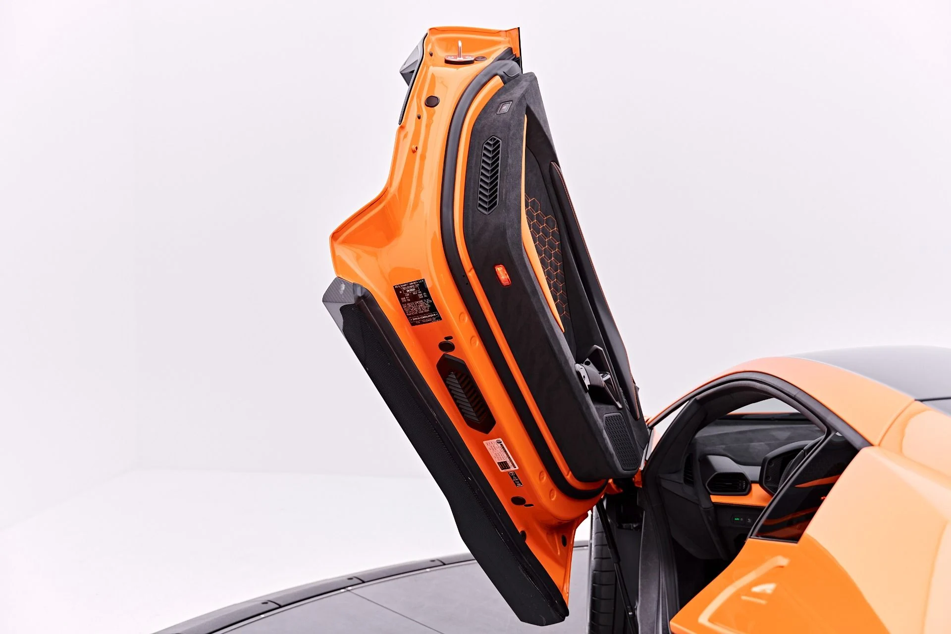 mph051_1682882558_Used_2025_Lamborghini_Revuelto_Base_1786151828_94dfabedd6