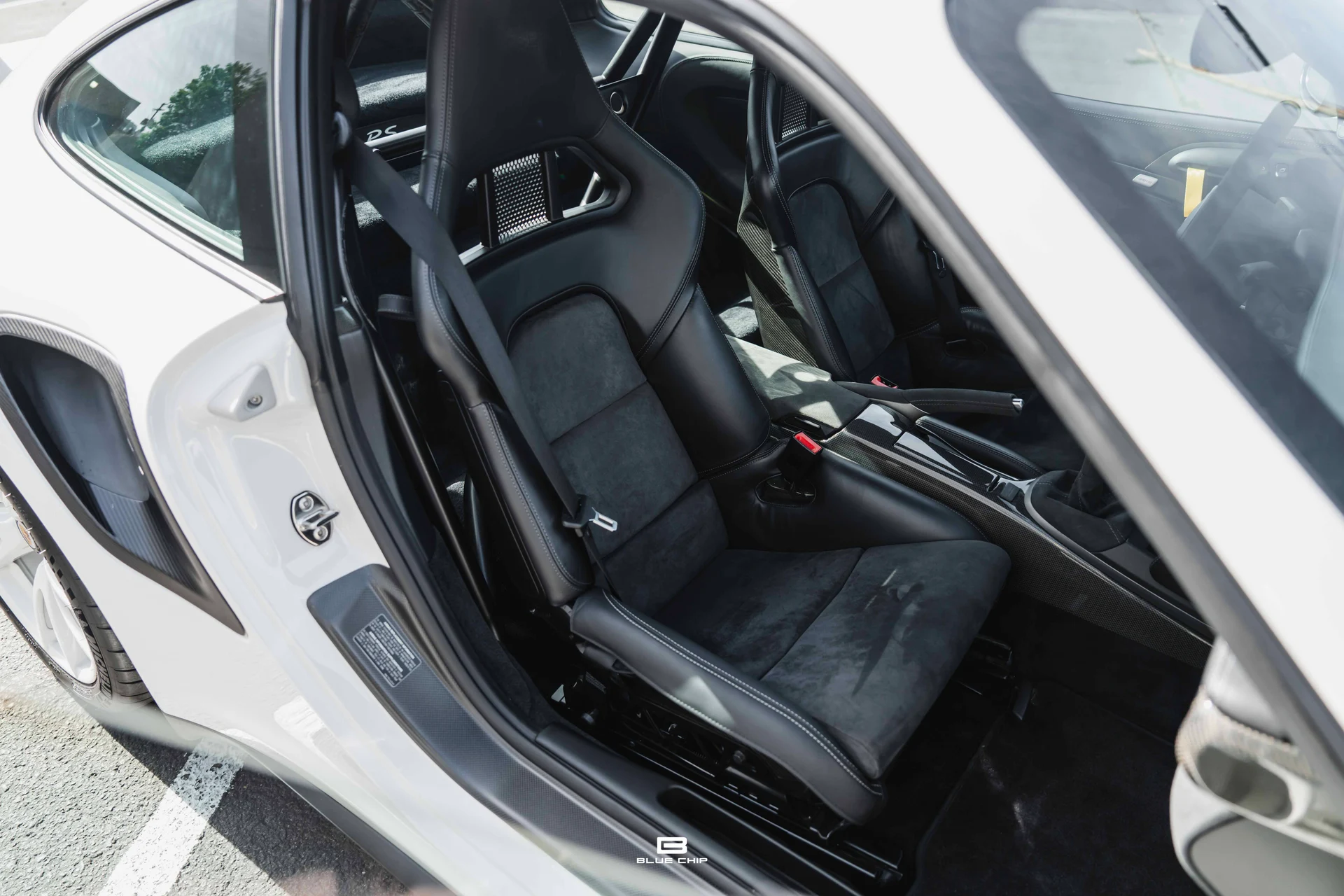 mph051_1691763019_6a346717719ff79fa2463ec7_2011_Porsche_GT_2_RS_51_00431a6fd2
