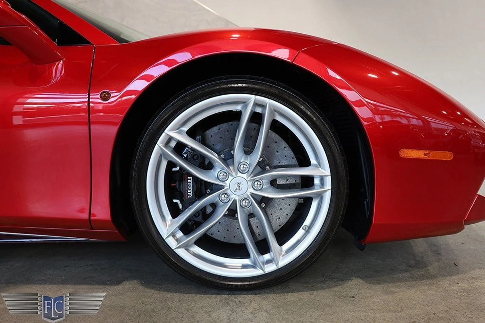 mph051_1693423232_used_2019_ferrari_488_spider_convertible_9689_22929028_52_1024_82040f9396