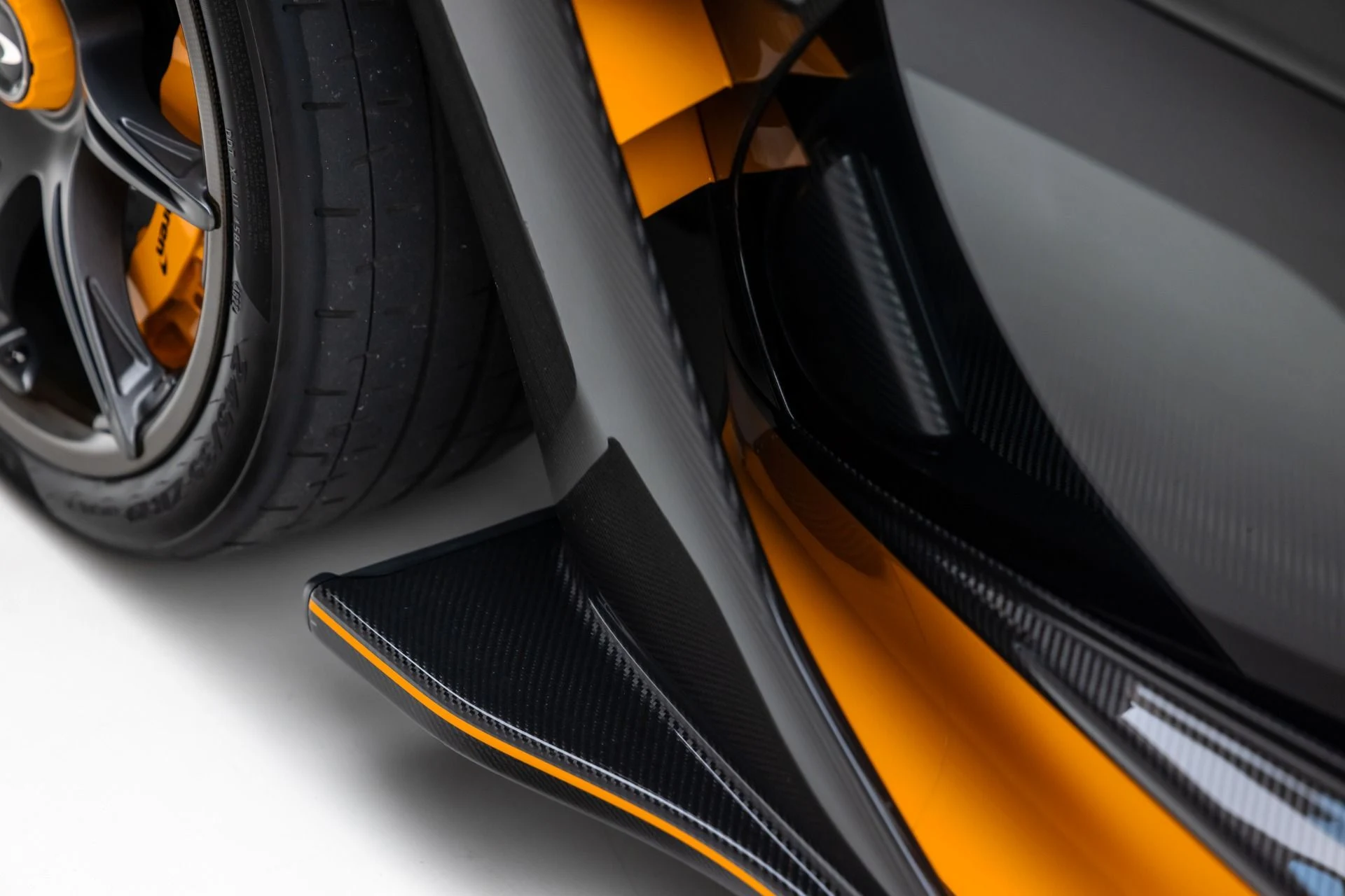 mph051_1693643976_13122_p52_l_e18d544a37