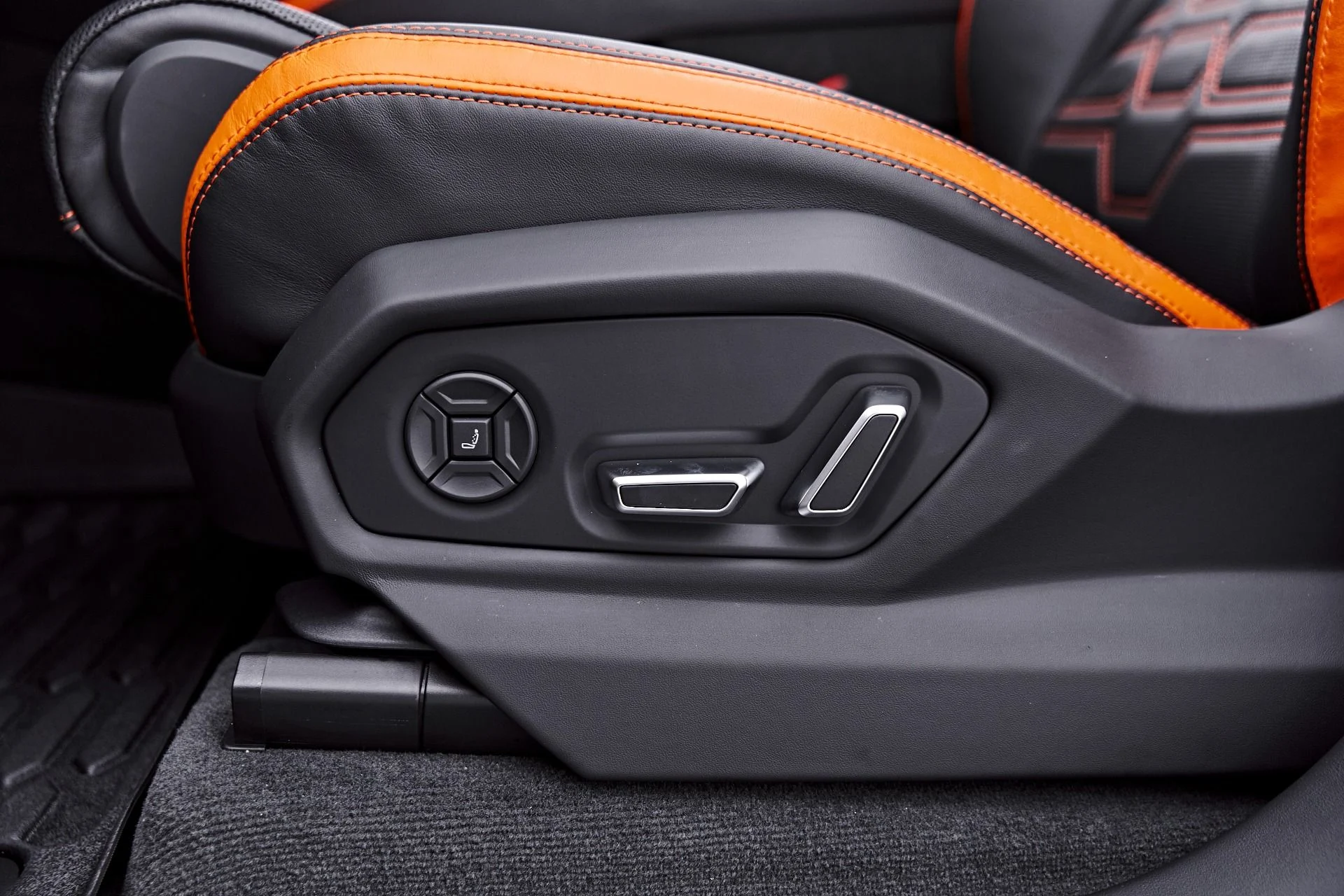 mph051_1718194841_Used_2025_Lamborghini_Urus_SE_1788282743_a3d361048c