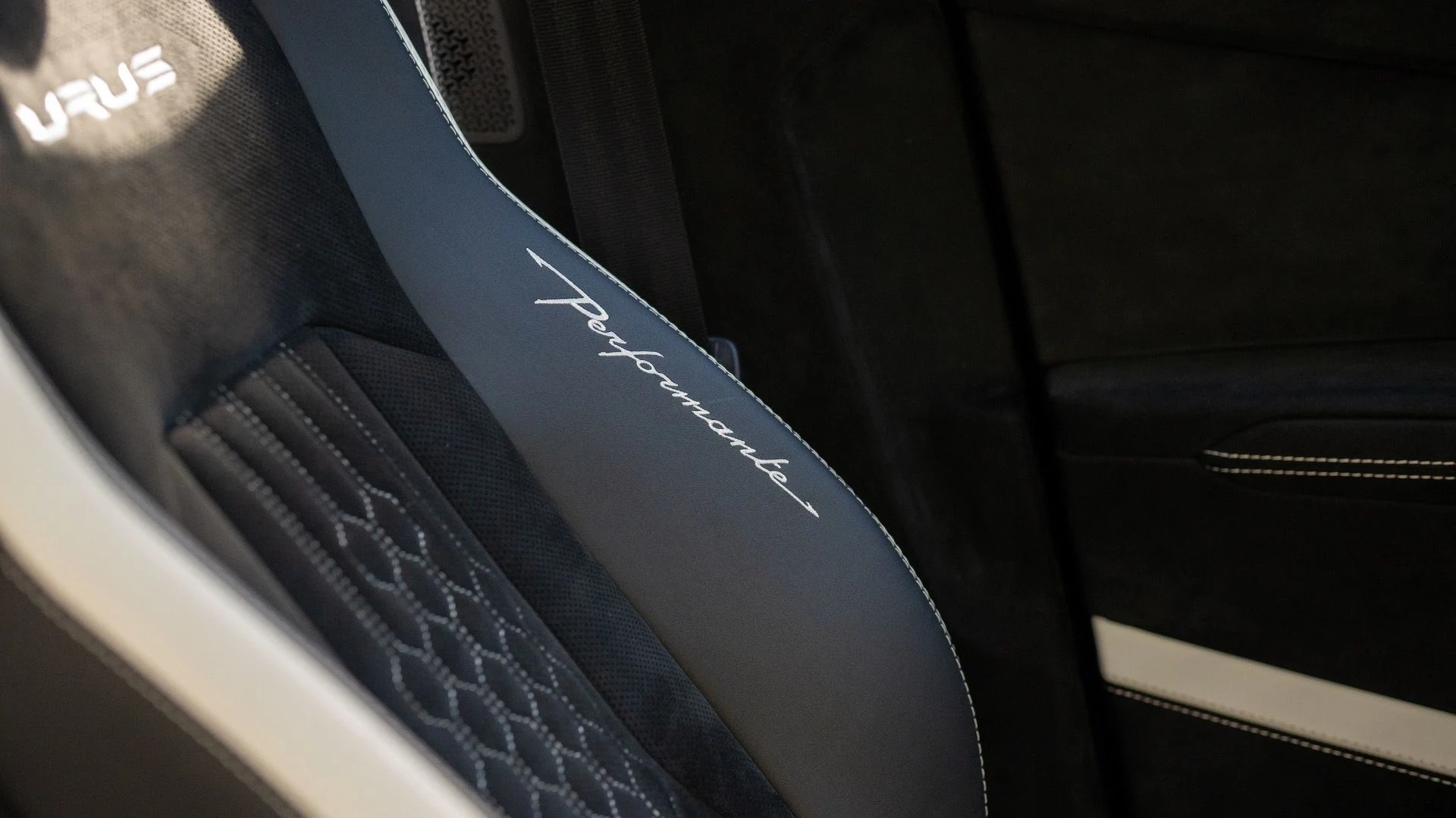 mph051_1732173113_Used_2023_Lamborghini_Urus_Performante_1750278173_4379102153
