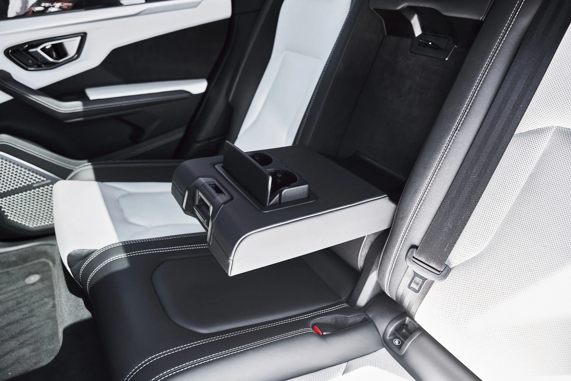 mph051_1746687452_Used_2019_Lamborghini_Urus_Base_1776301888_ef9fbf132b