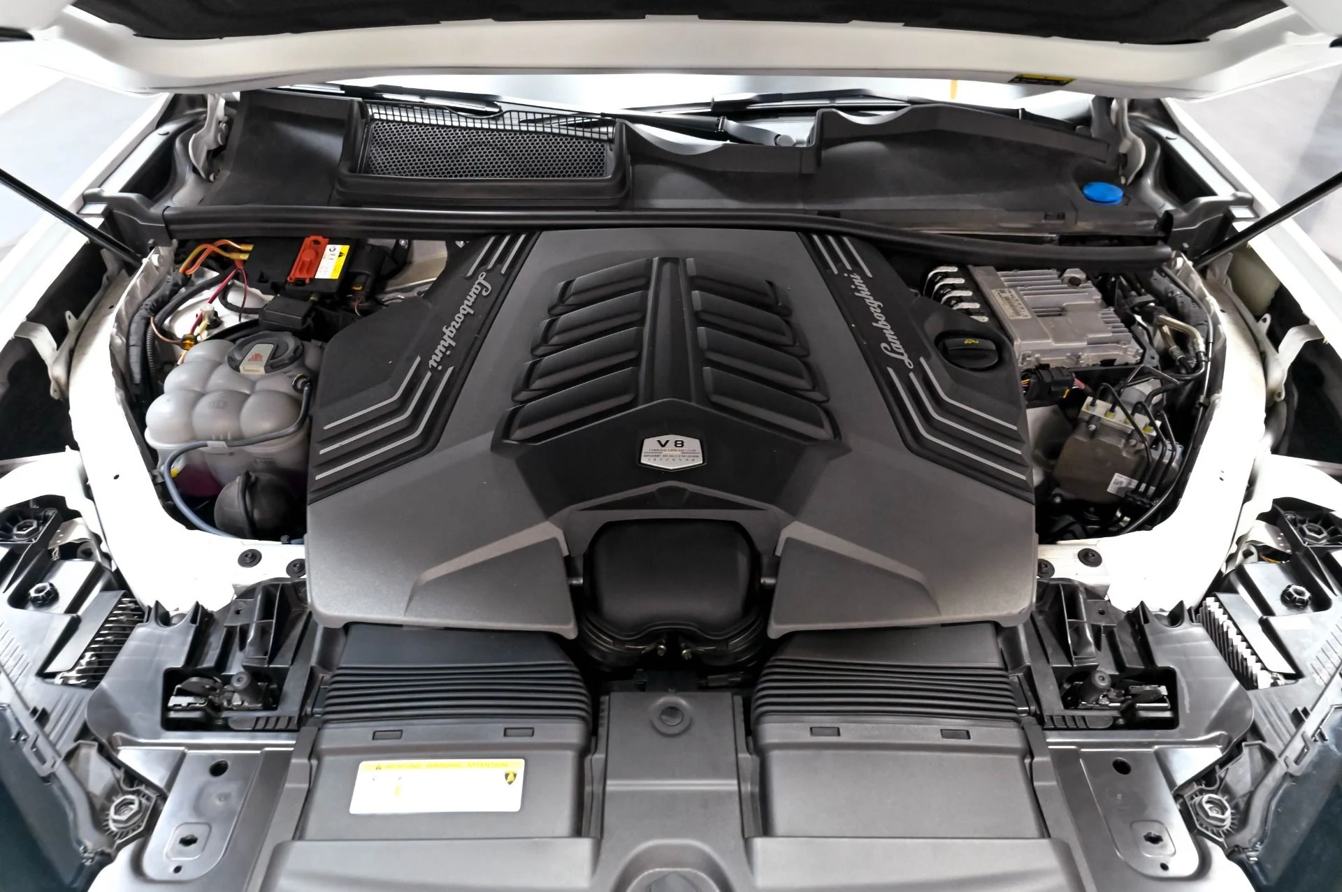 mph051_1778086401_Used_2020_Lamborghini_Urus_1778528583_2192d0ad59