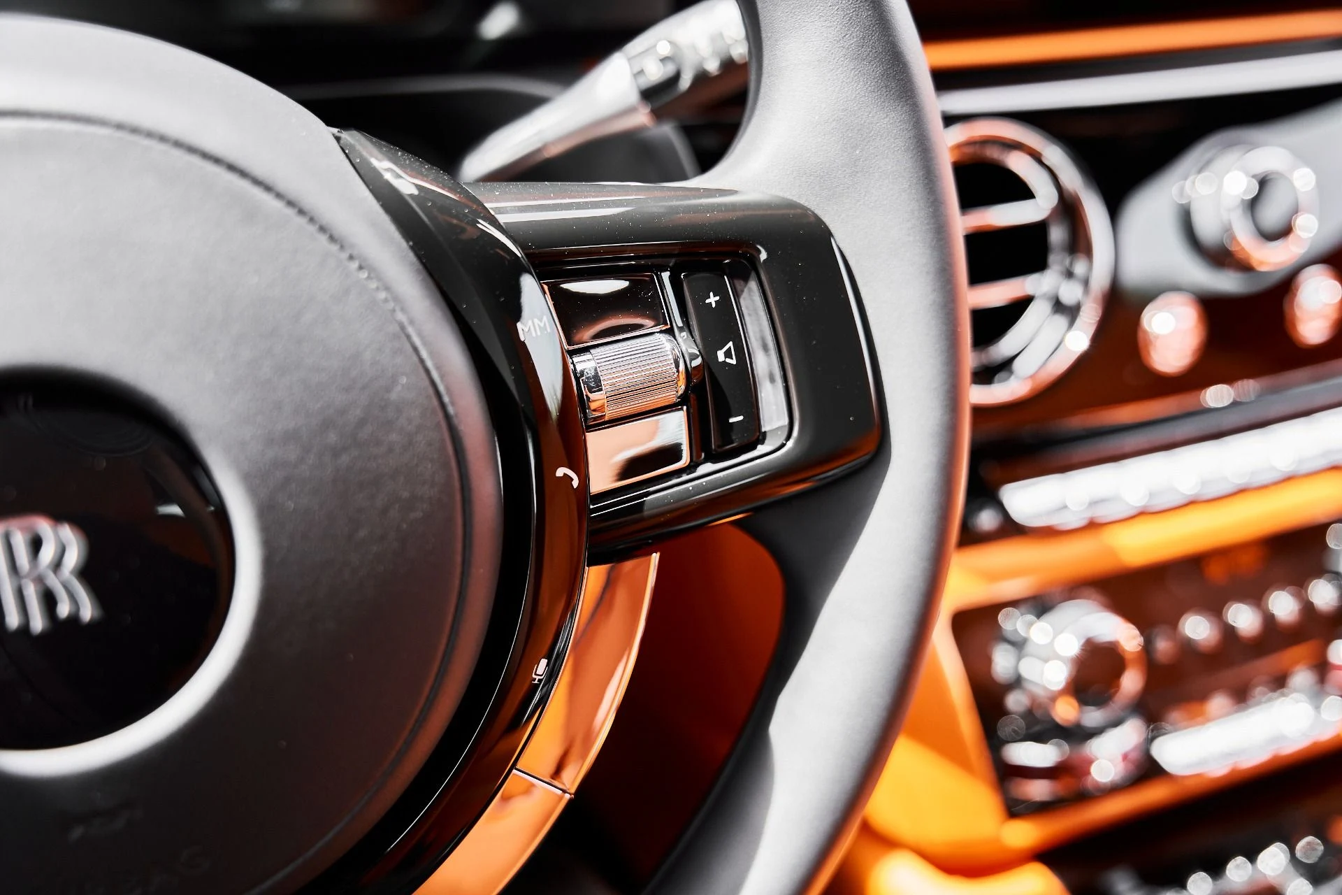 mph051_1790334752_Used_2025_Rolls_Royce_Spectre_Base_1775928284_49d34299a9