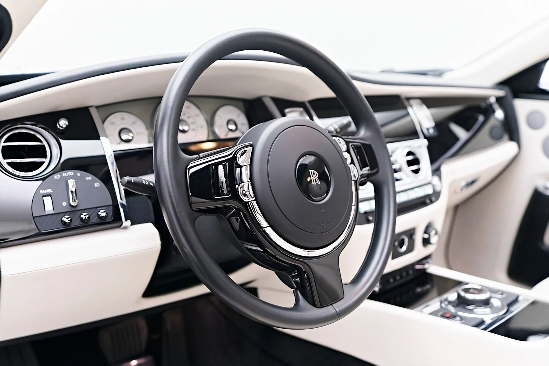 mph051_1800519156_Used_2017_Rolls_Royce_Ghost_Base_1743559500_a2c9218123