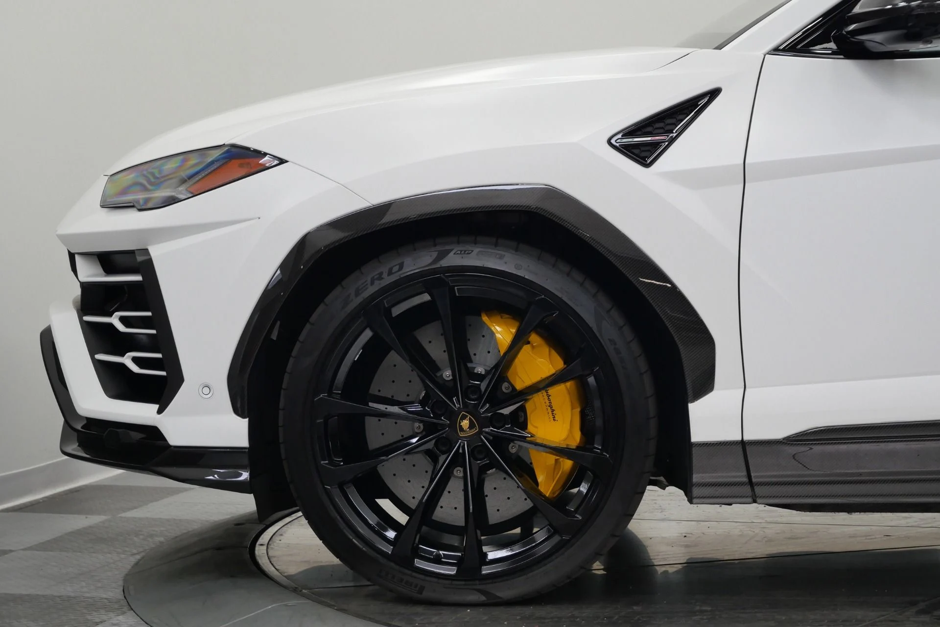 mph051_1806537483_Used_2021_Lamborghini_Urus_Carbon_Fiber_Packs_Inside_and_Out_23_Inch_Wheels_1775930480_0236a51c4f