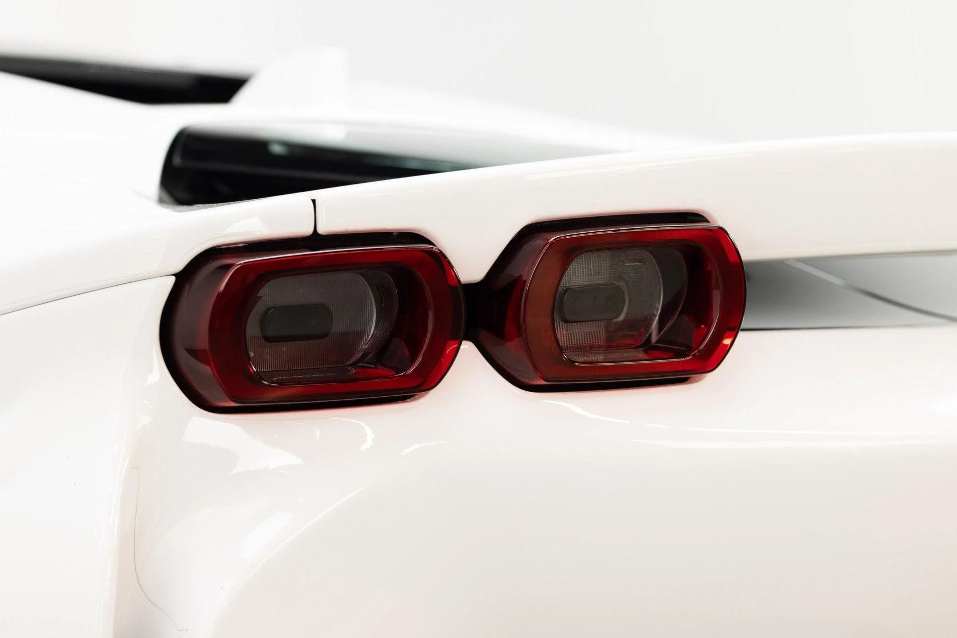 mph051_1818077619_Used_2022_Ferrari_SF_90_Spider_1777382769_5e4aba45a4