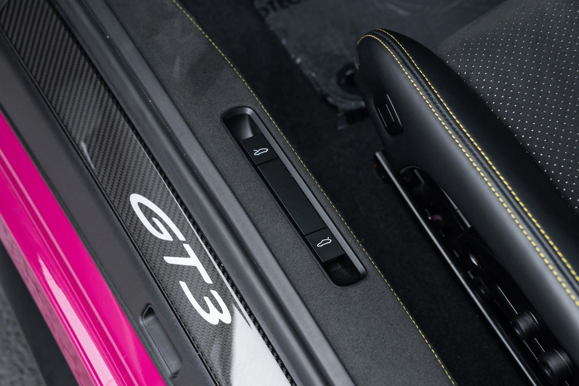 mph051_1820337349_Used_2024_Porsche_911_GT_3_1776966322_3fb34cddb7