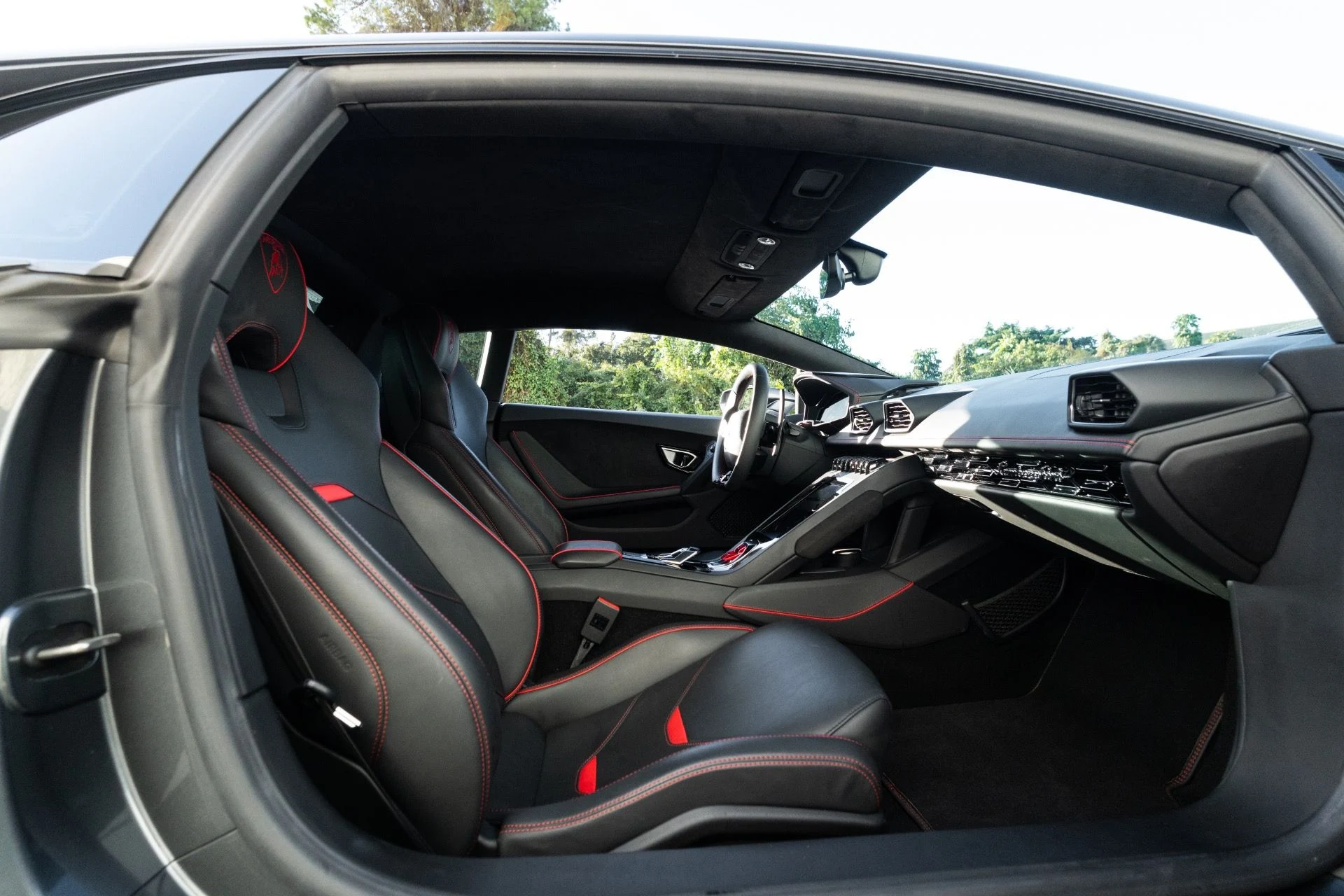 mph051_1827538852_Used_2020_Lamborghini_Huracan_EVO_1769630200_ab4d2240b9