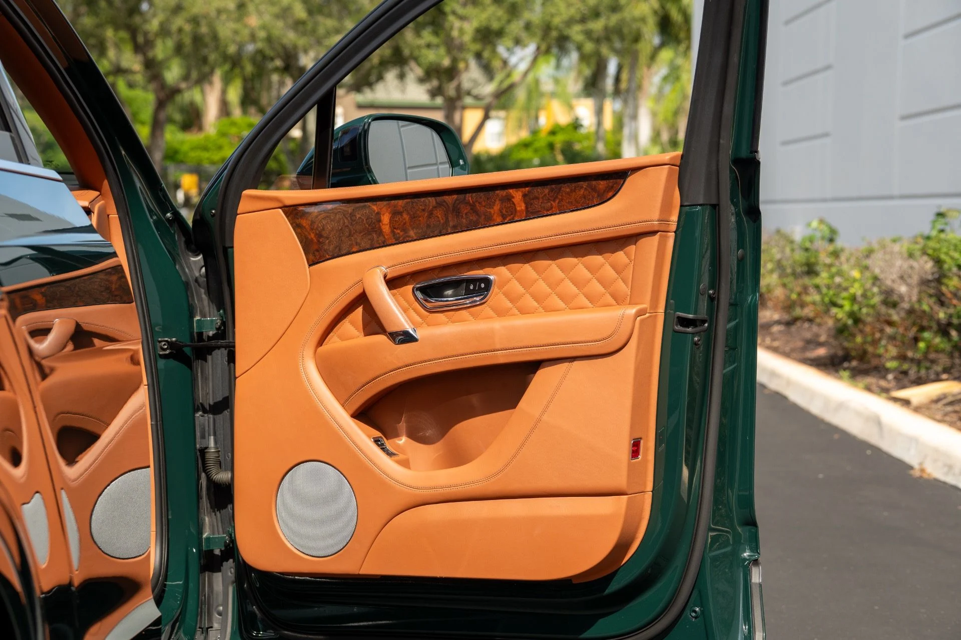 mph051_1854130920_Used_2017_Bentley_Bentayga_W12_First_Edition_1762986986_ea5e8a8cab