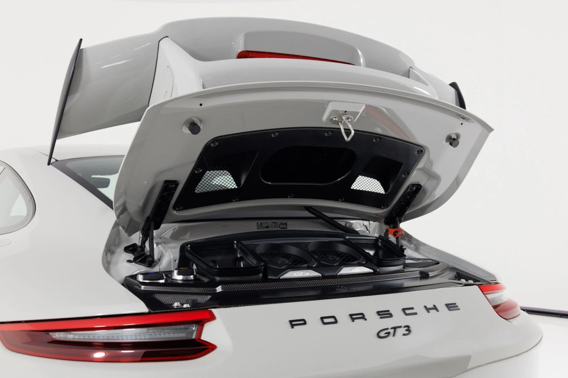 mph051_1855435020_Used_2018_Porsche_911_GT_3_1782944832_a67698f367