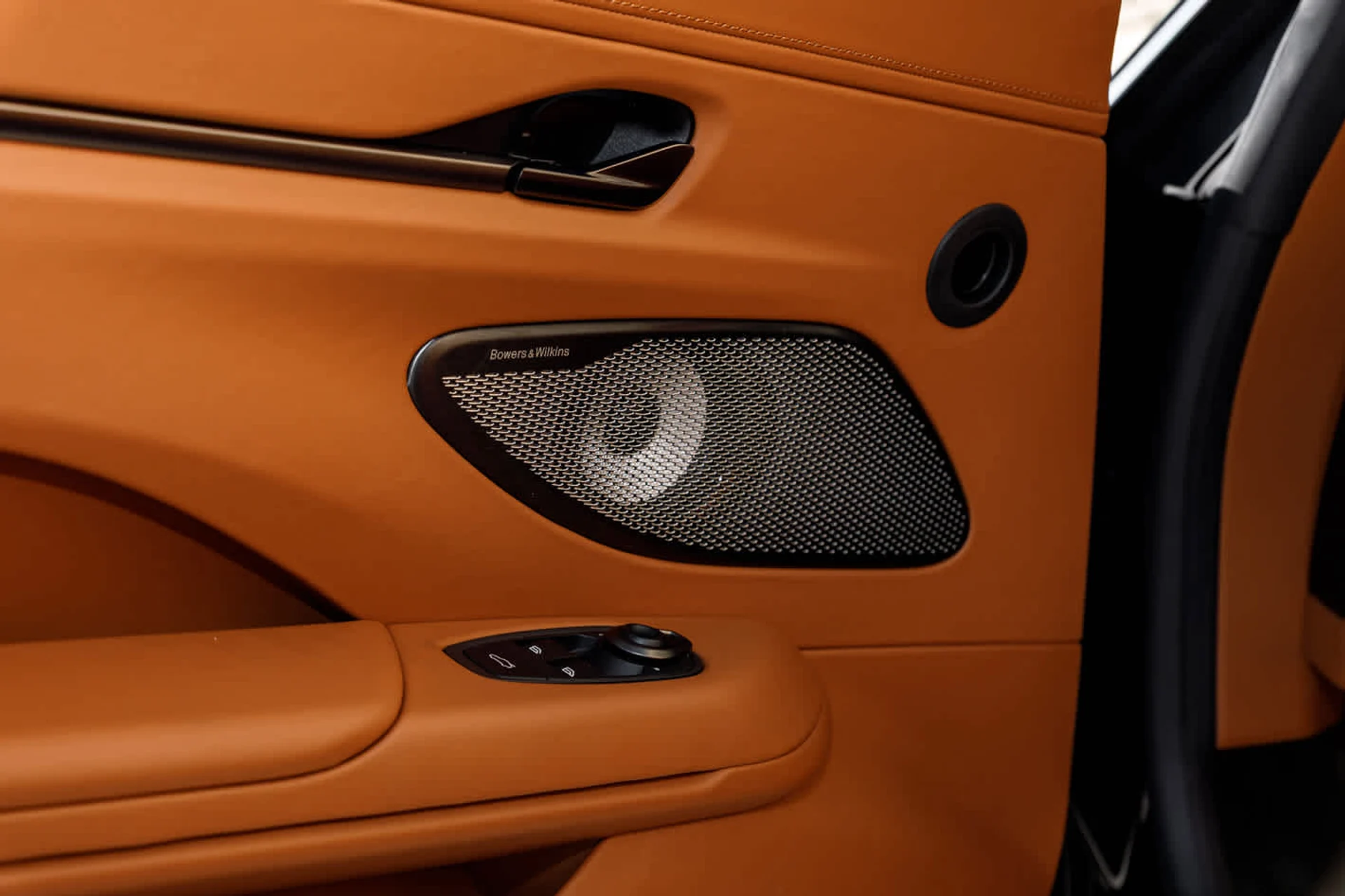 mph051_1859984288_52_aec6bd9068