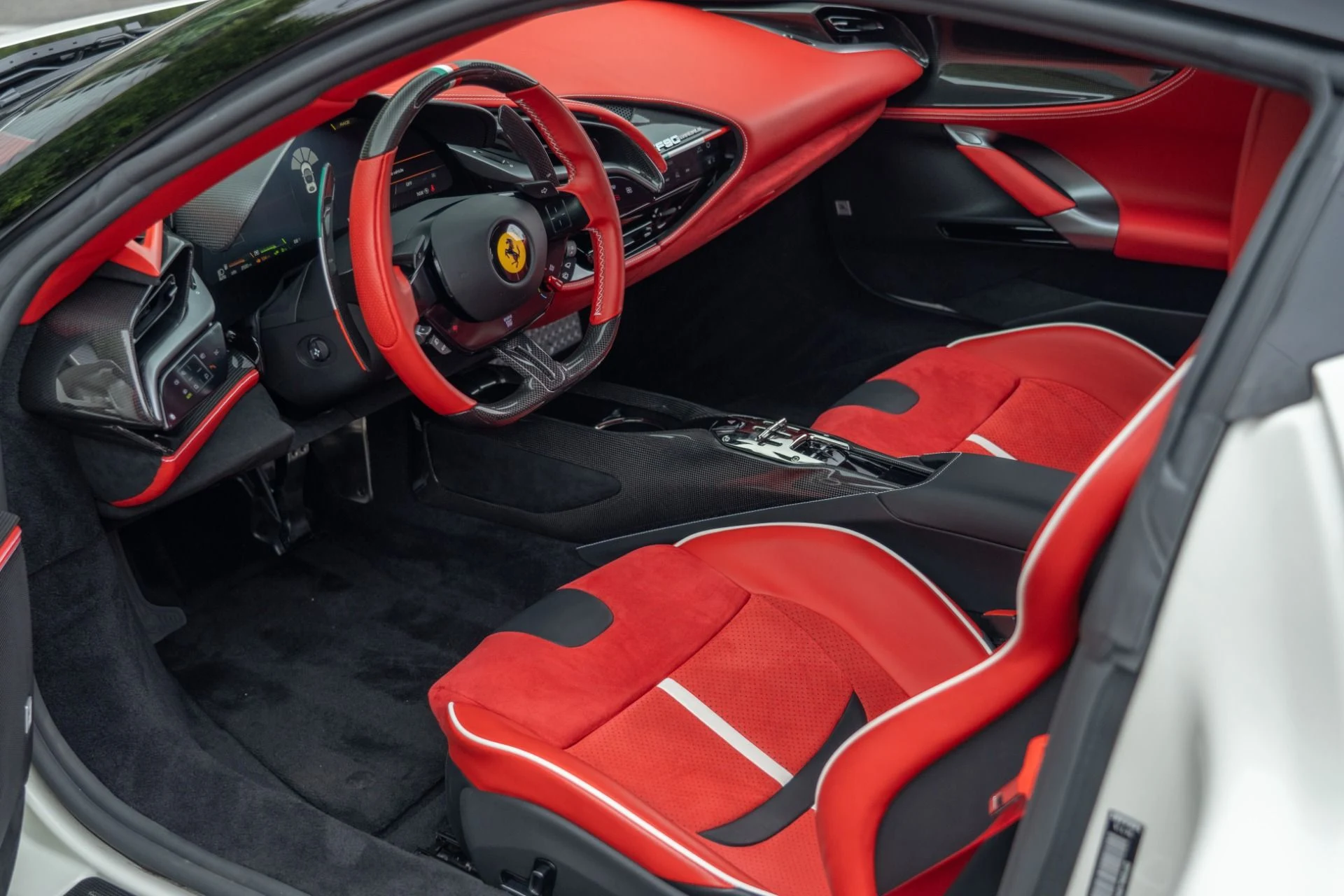 mph051_186602123_Used_2022_Ferrari_SF_90_Stradale_1759959368_def94c3881