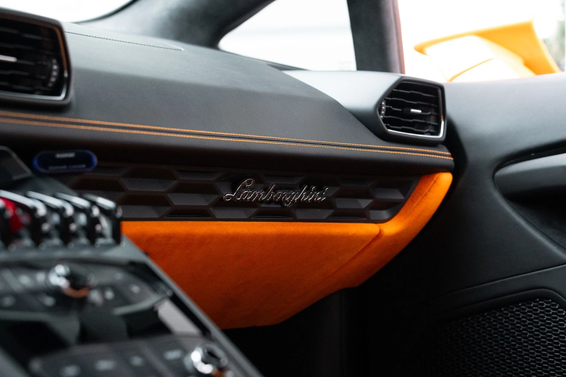 mph051_1869621566_Used_2016_Lamborghini_Huracan_LP_610_4_1780109643_9715547932