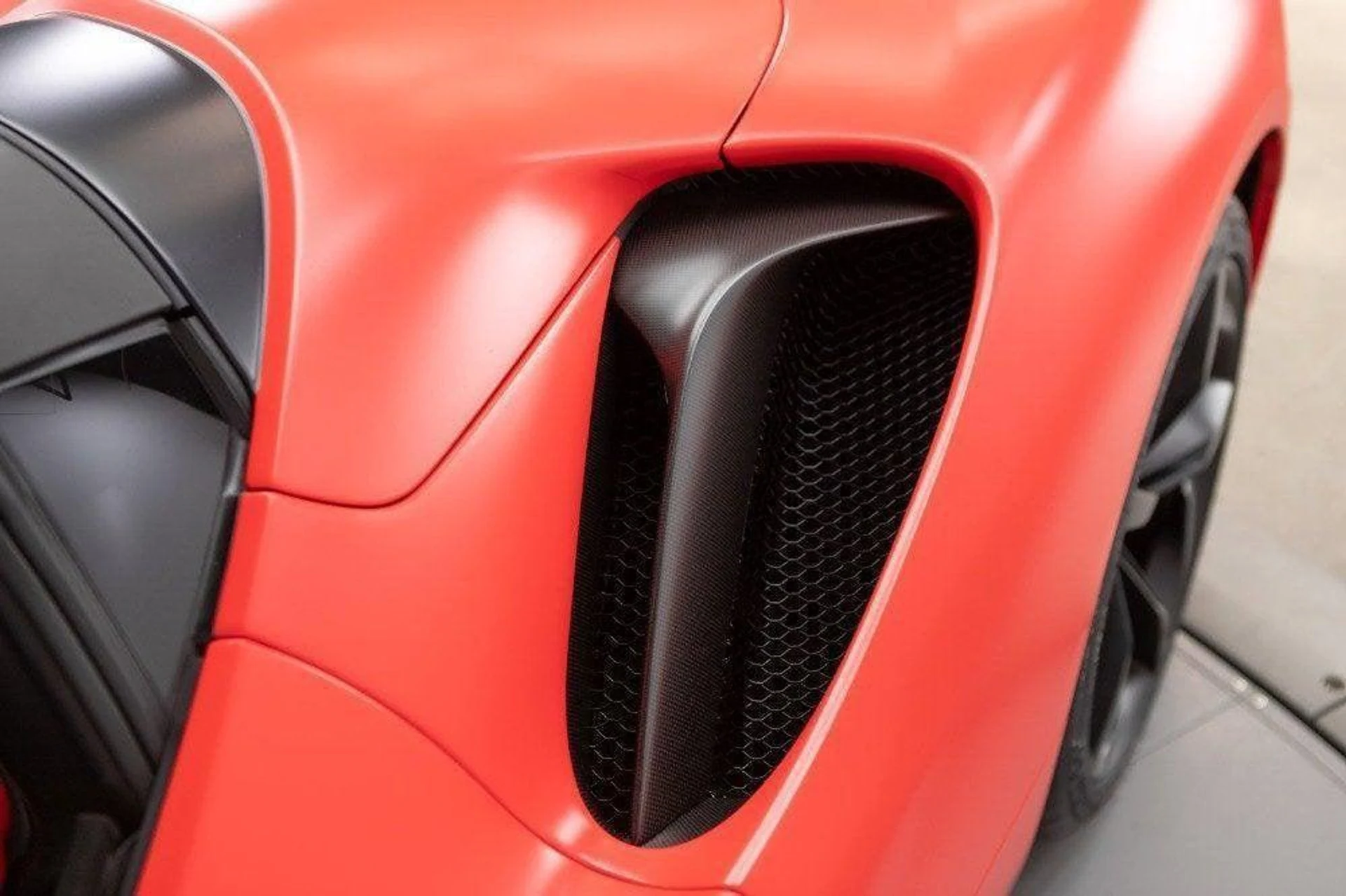 mph051_1870008740_Used_2022_Ferrari_SF_90_Spider_1777367628_55a3428d87