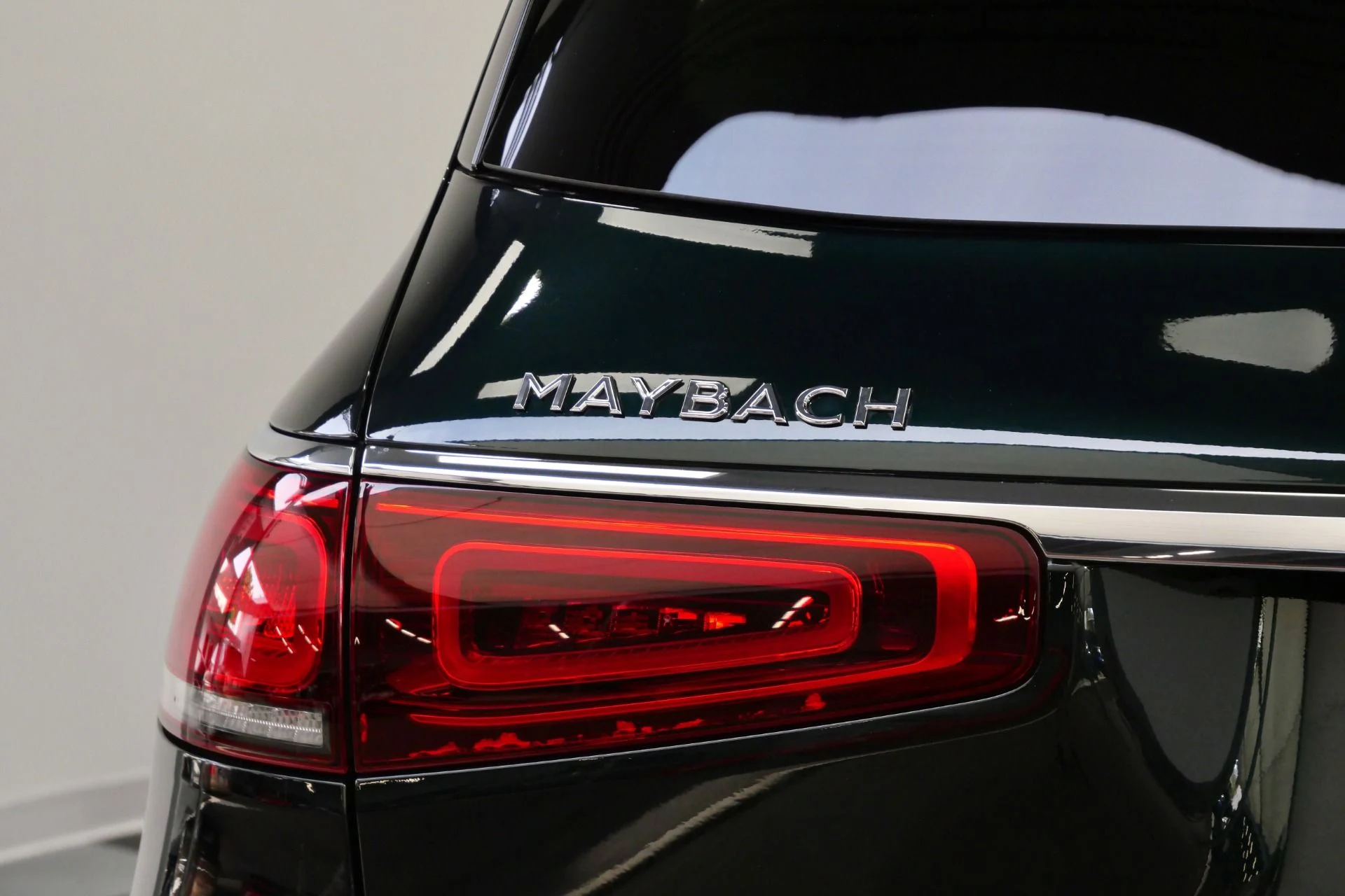 mph051_1878097371_Used_2022_Mercedes_Benz_Maybach_GLS_600_4_MATIC_Beautiful_Colors_Four_Seat_Configuration_Walnut_Trim_1776795080_248d48ed60