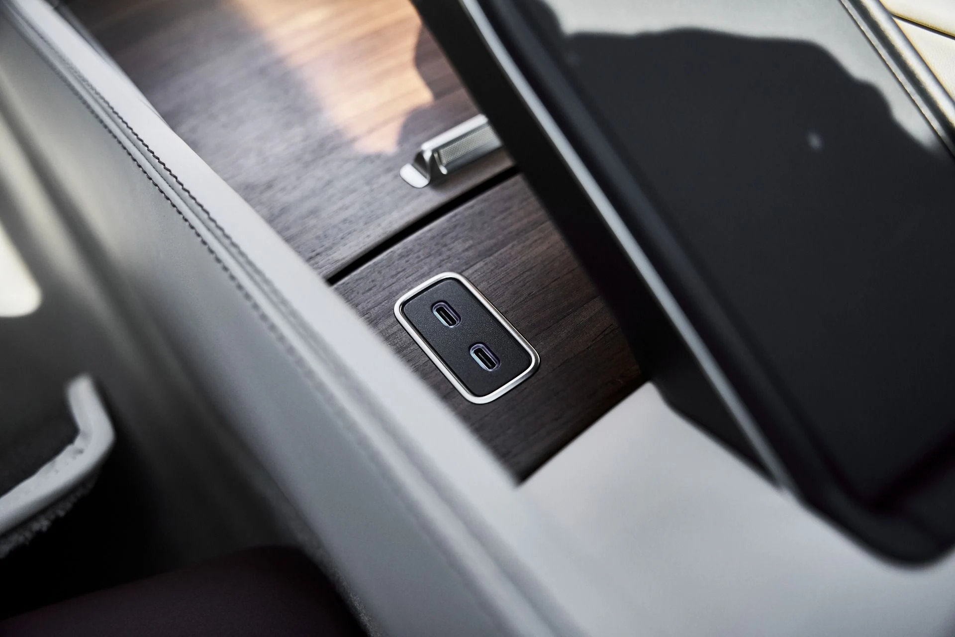 mph051_1886805952_Used_2026_Mercedes_Benz_GLS_Maybach_GLS_600_1776732827_6d18788dd4