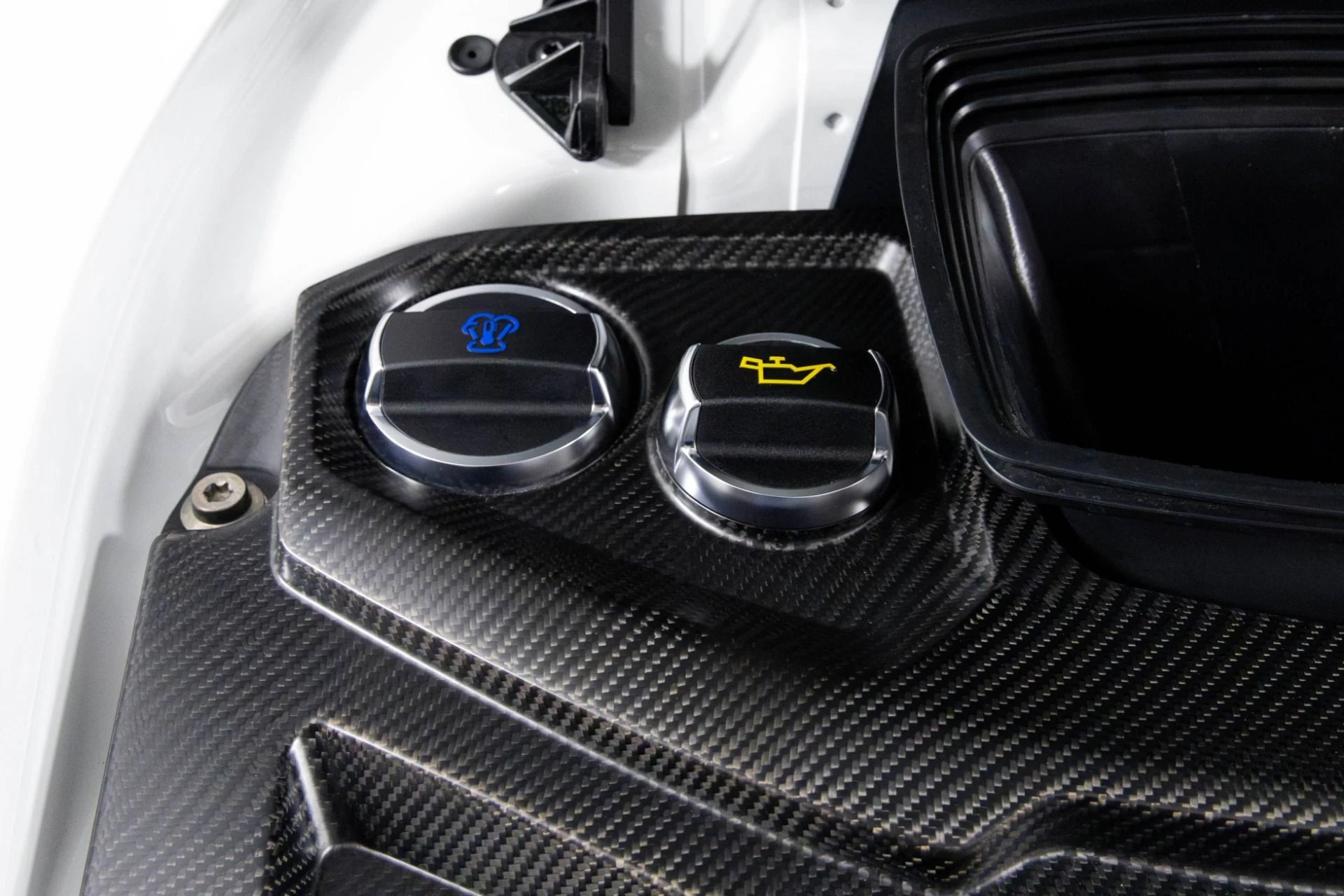 mph051_1907824600_Used_2018_Porsche_911_GT_2_RS_1762386691_52345eeb91