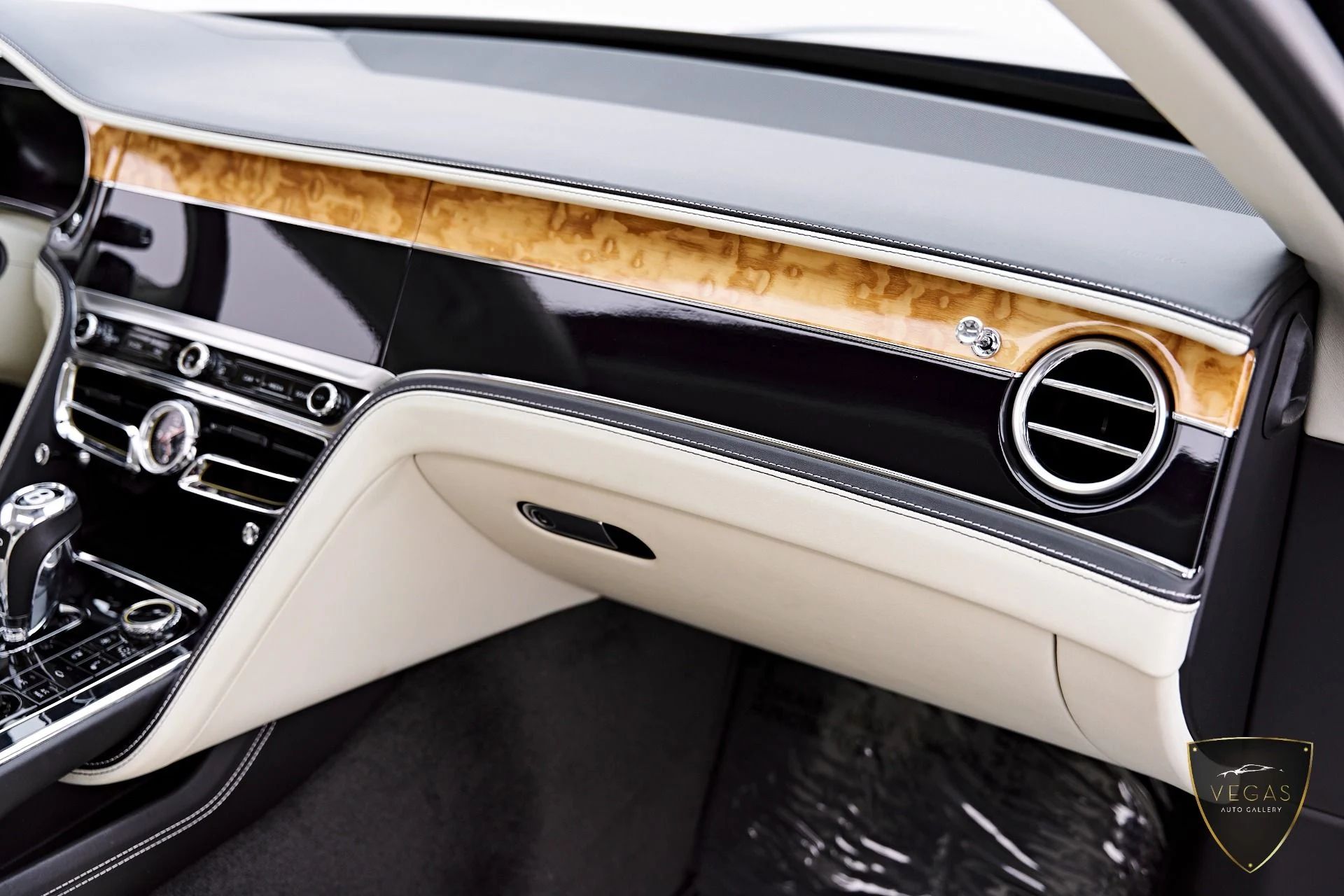mph051_1907856216_Used_2022_Bentley_Flying_Spur_V8_1782495089_d8e6684c0e