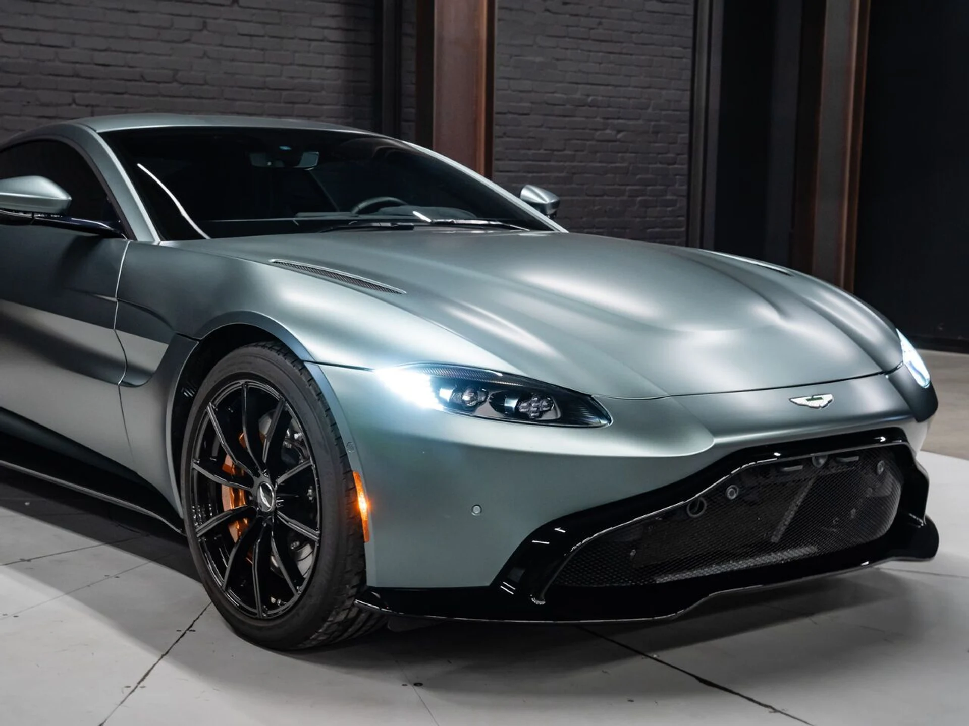mph051_1967275557_aston_martin_vantage_2020_d551b9cb8f