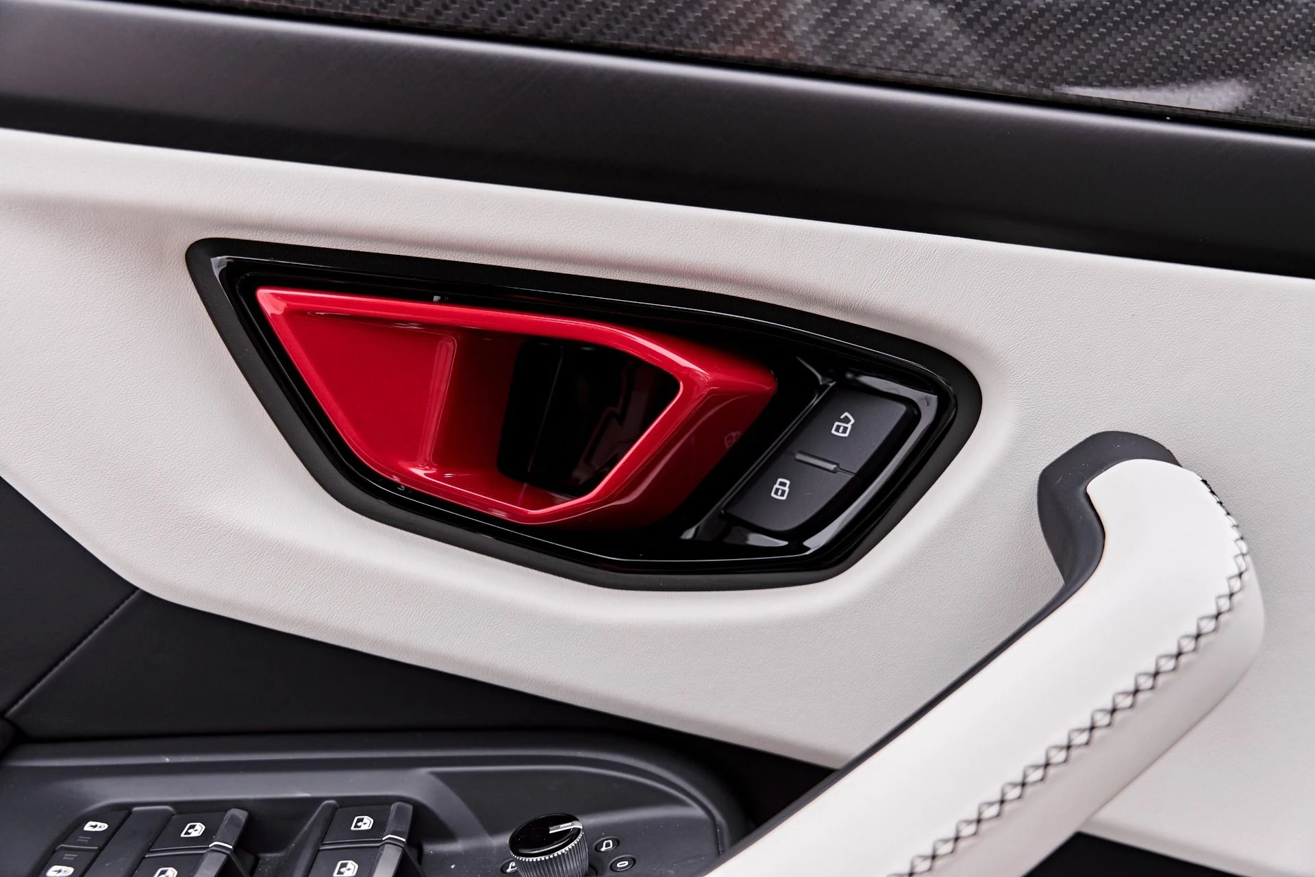 mph051_1987406738_Used_2025_Lamborghini_Urus_SE_1785258973_ae105ae750