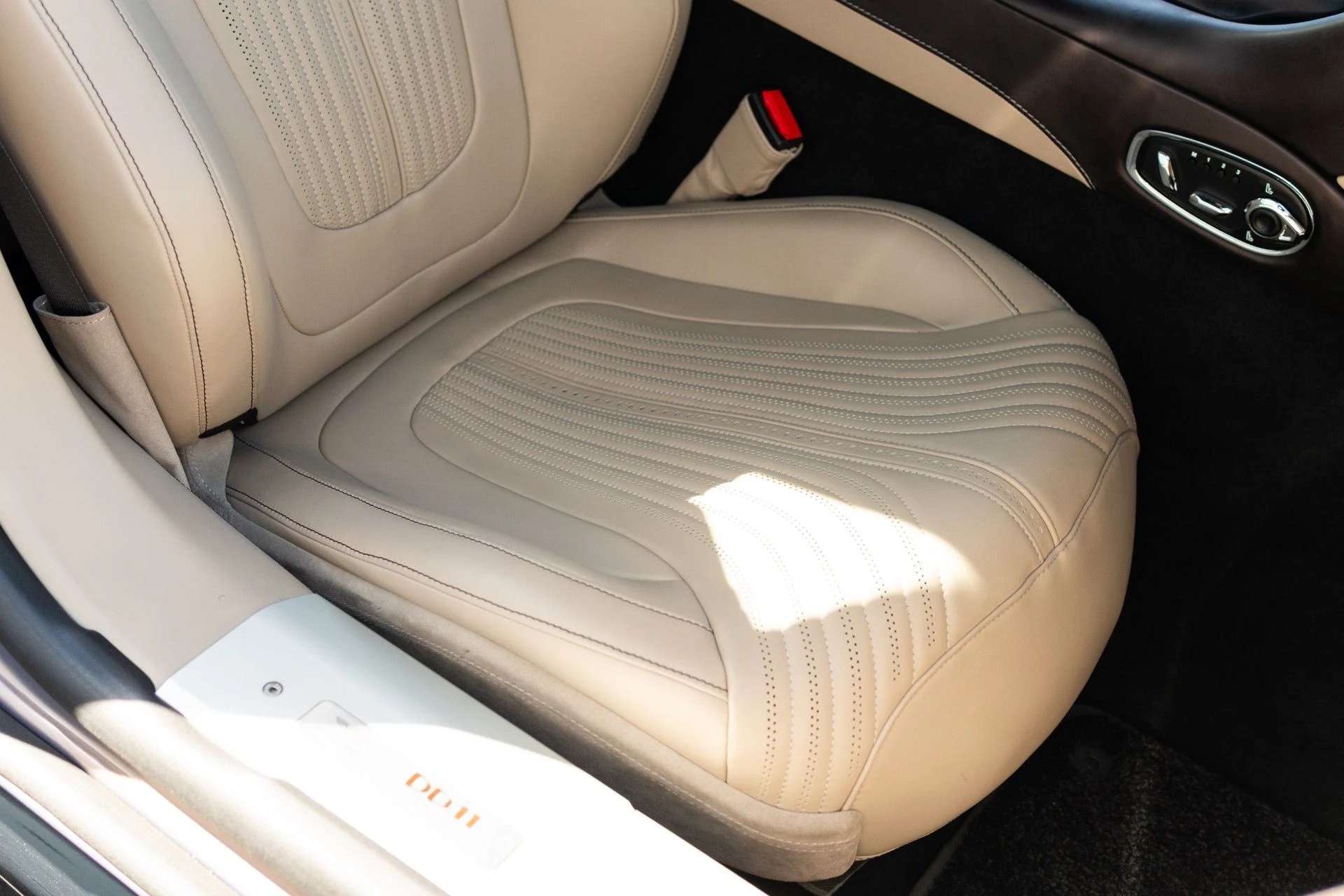 mph051_1993195560_Used_2023_Aston_Martin_DB_11_V8_1765580220_623a2a2f3e